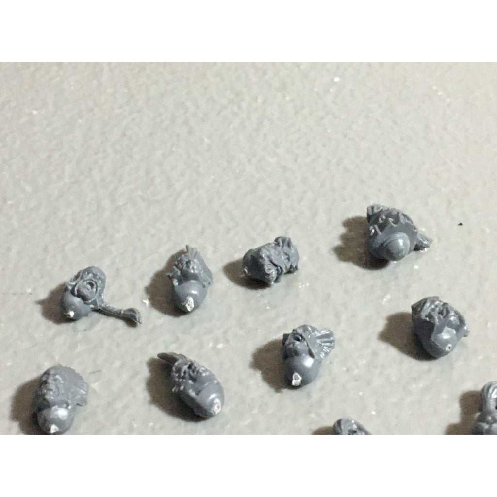 A22547 WARHAMMER 40K SPACE MARINES WOLVES BITS LOT HEADS GAMES WORKSHOP GW