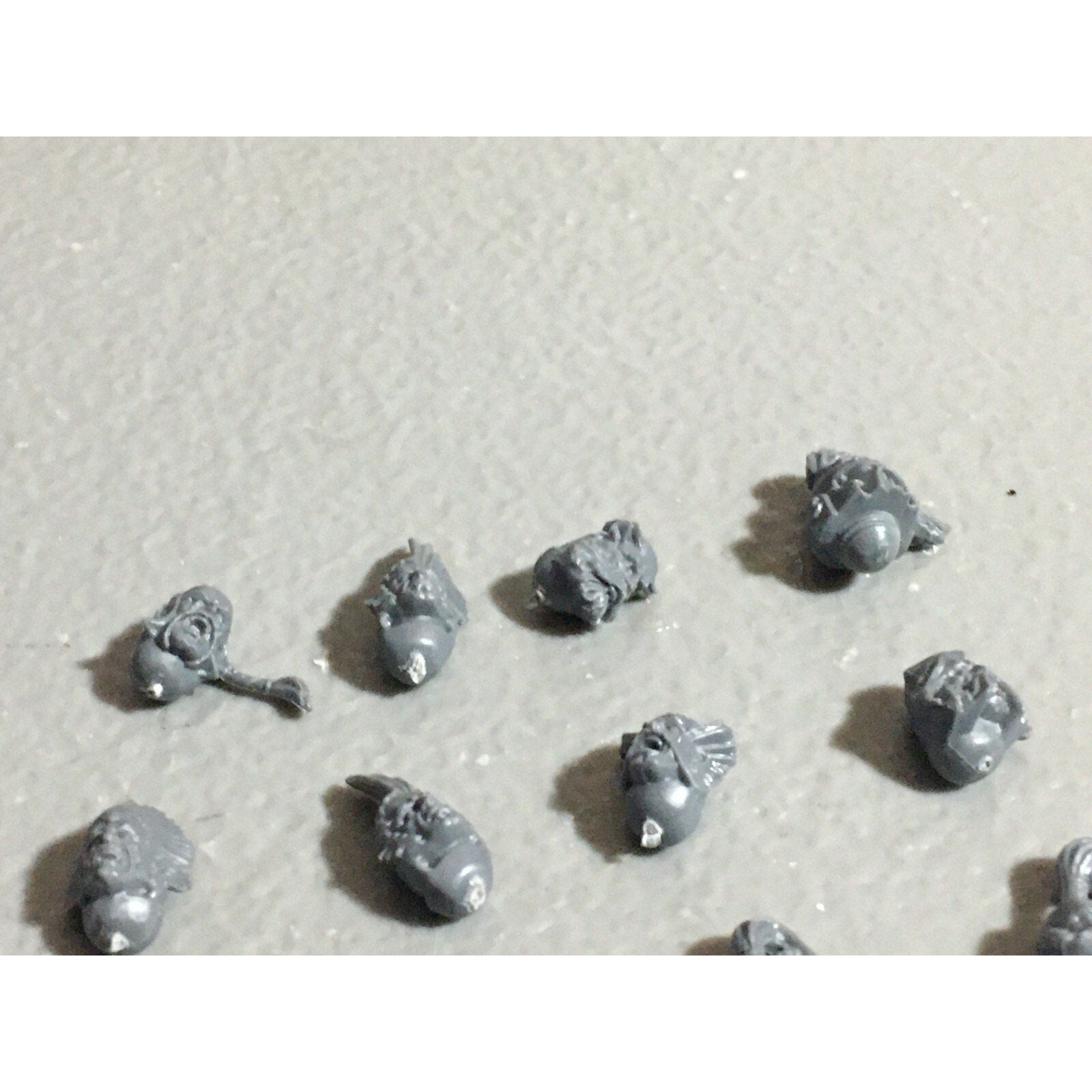 A22547 WARHAMMER 40K SPACE MARINES WOLVES BITS LOT HEADS GAMES WORKSHOP GW