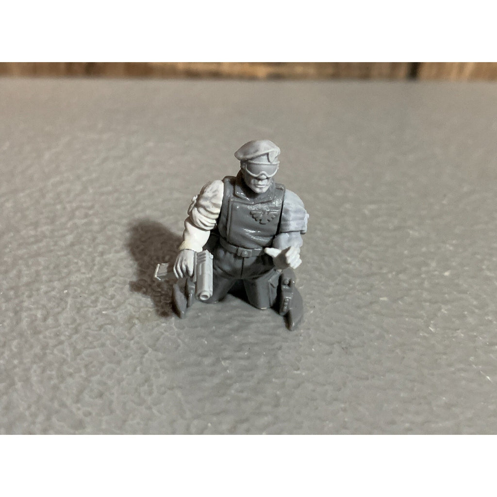 A16996 WARHAMMER 40K ASTRA MILITARUM IMPERIAL CUSTOM TANK SERGEANT / COMMANDER