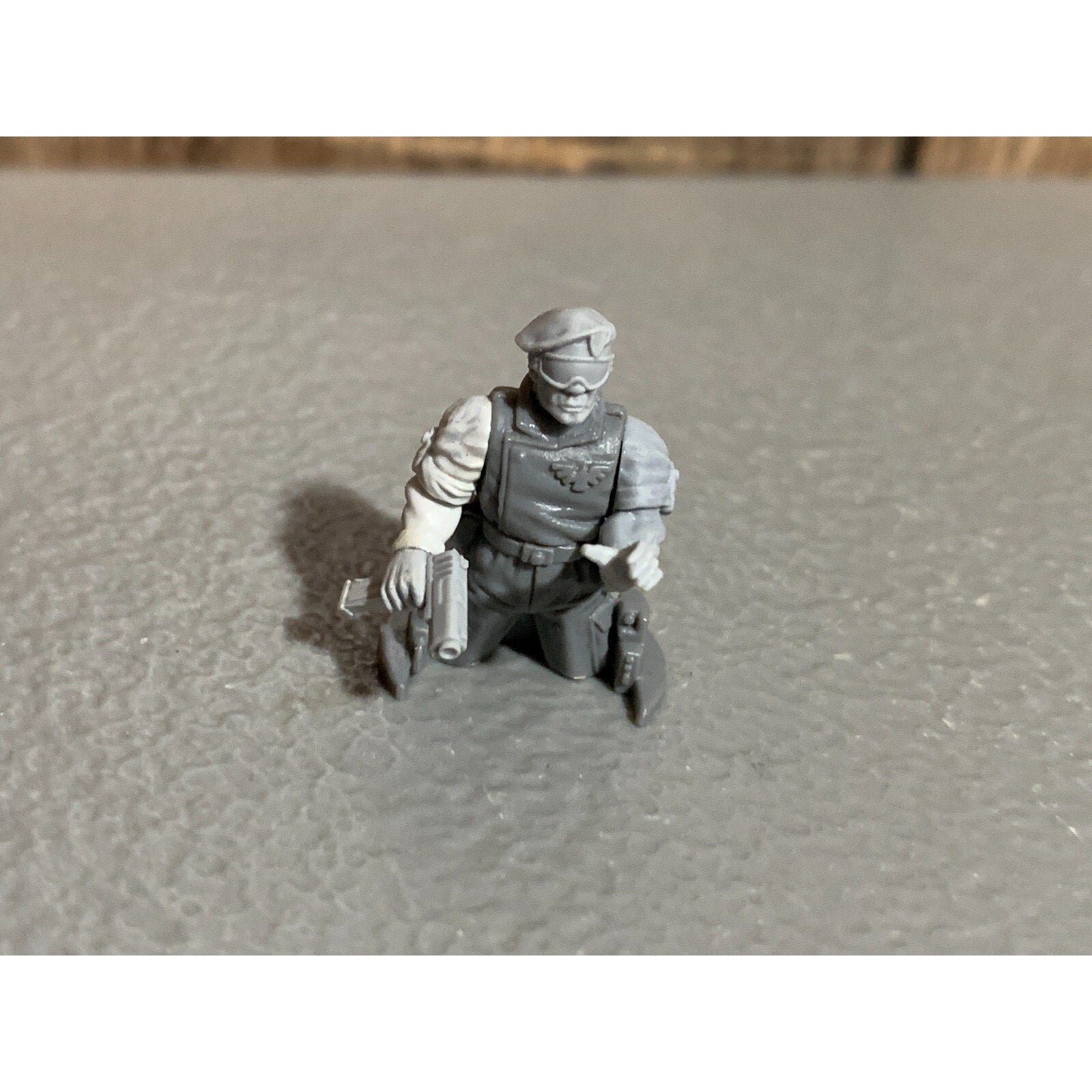 A16996 WARHAMMER 40K ASTRA MILITARUM IMPERIAL CUSTOM TANK SERGEANT / COMMANDER