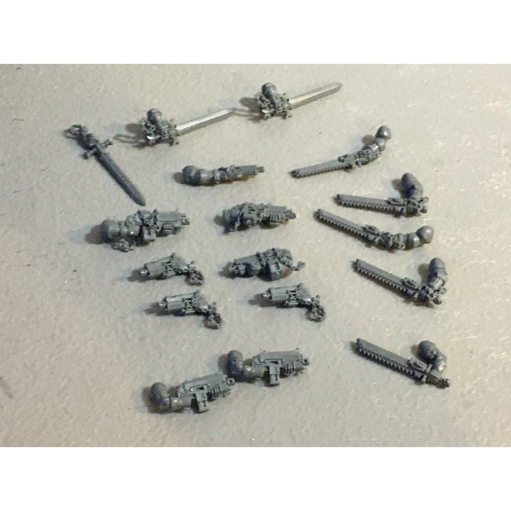 A29439 WARHAMMER 40K SPACE MARINES BLACK TEMPLARS BITS LOT ARMS BOLTER SWORD GW
