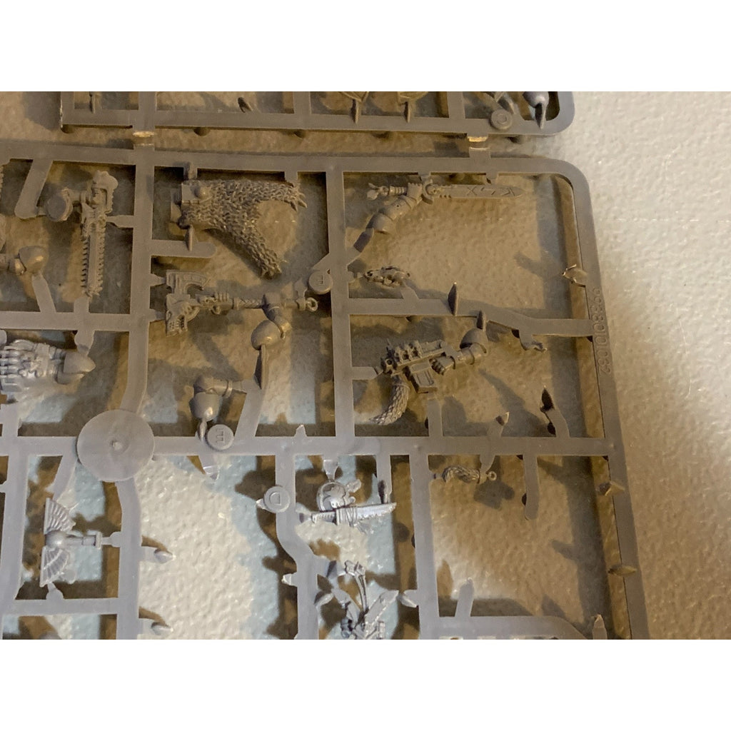 A28640 WARHAMMER 40K MARINES SPACE WOLVES FIRSTBORN HEADS ARMS BITS LO ...