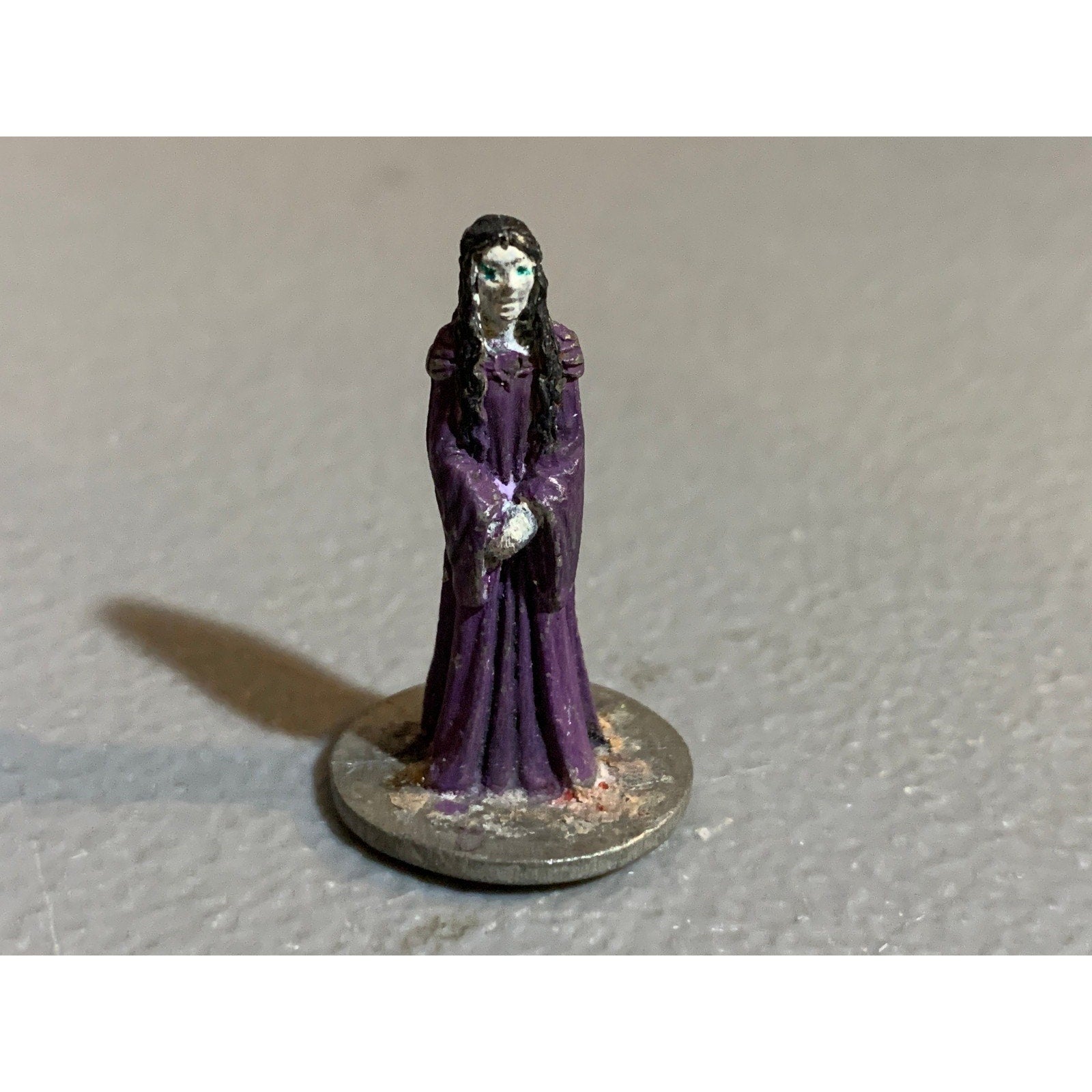 A29186 UNKOWN METAL MINIATURE FEMALE PRINCESS QUEEN MAIDEN