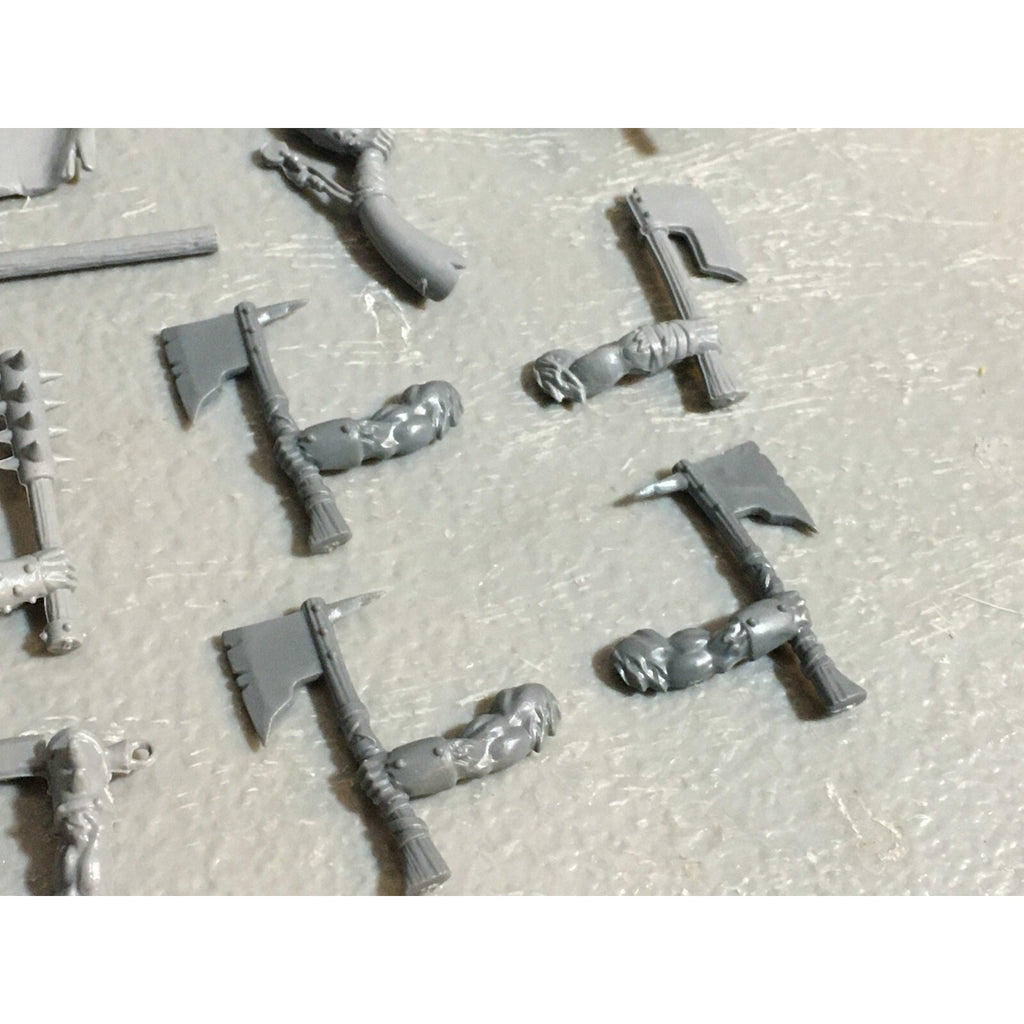 A23124 WARHAMMER FANTASY CHAOS BEASTMEN BITS LOT GORS BANNERS ARMS GW