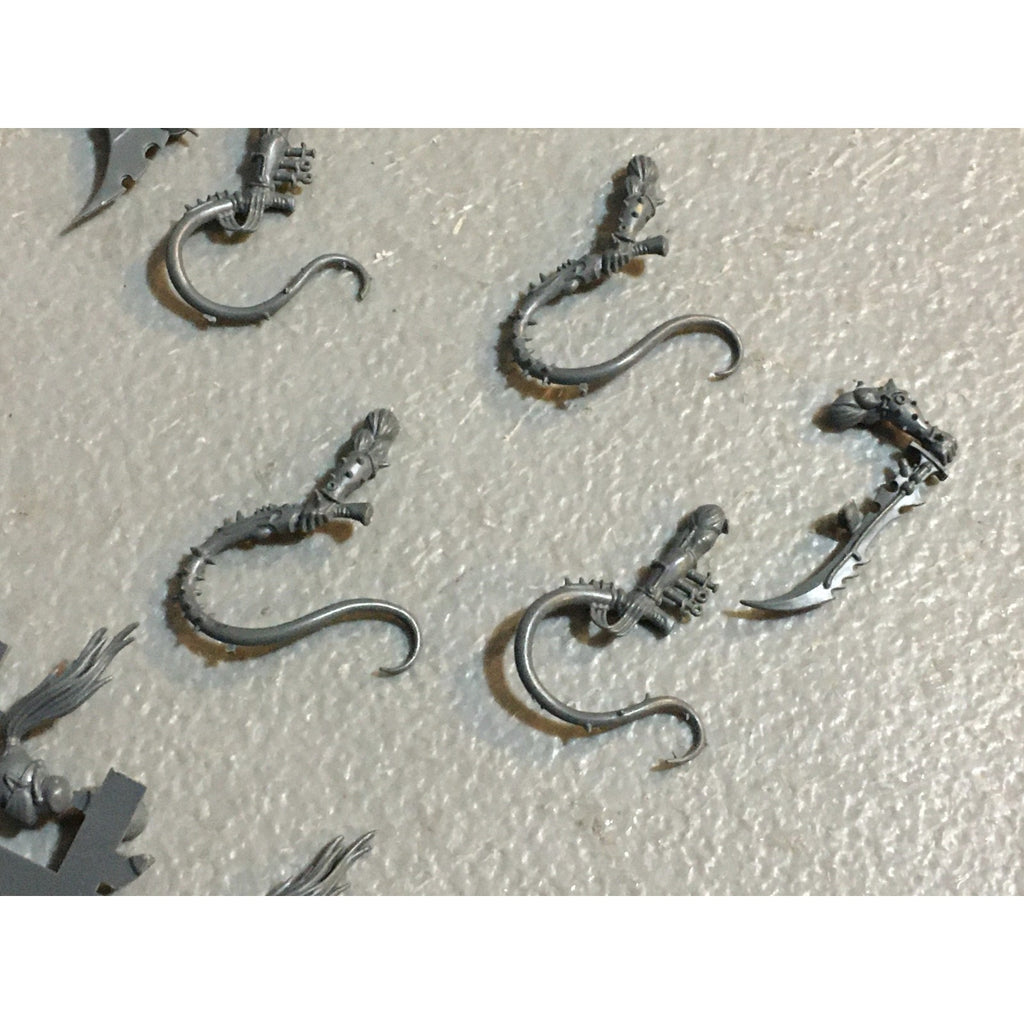 A27444 WARHAMMER 40K DARK ELDAR BITS LOT ARMS HANDS BLADE GW