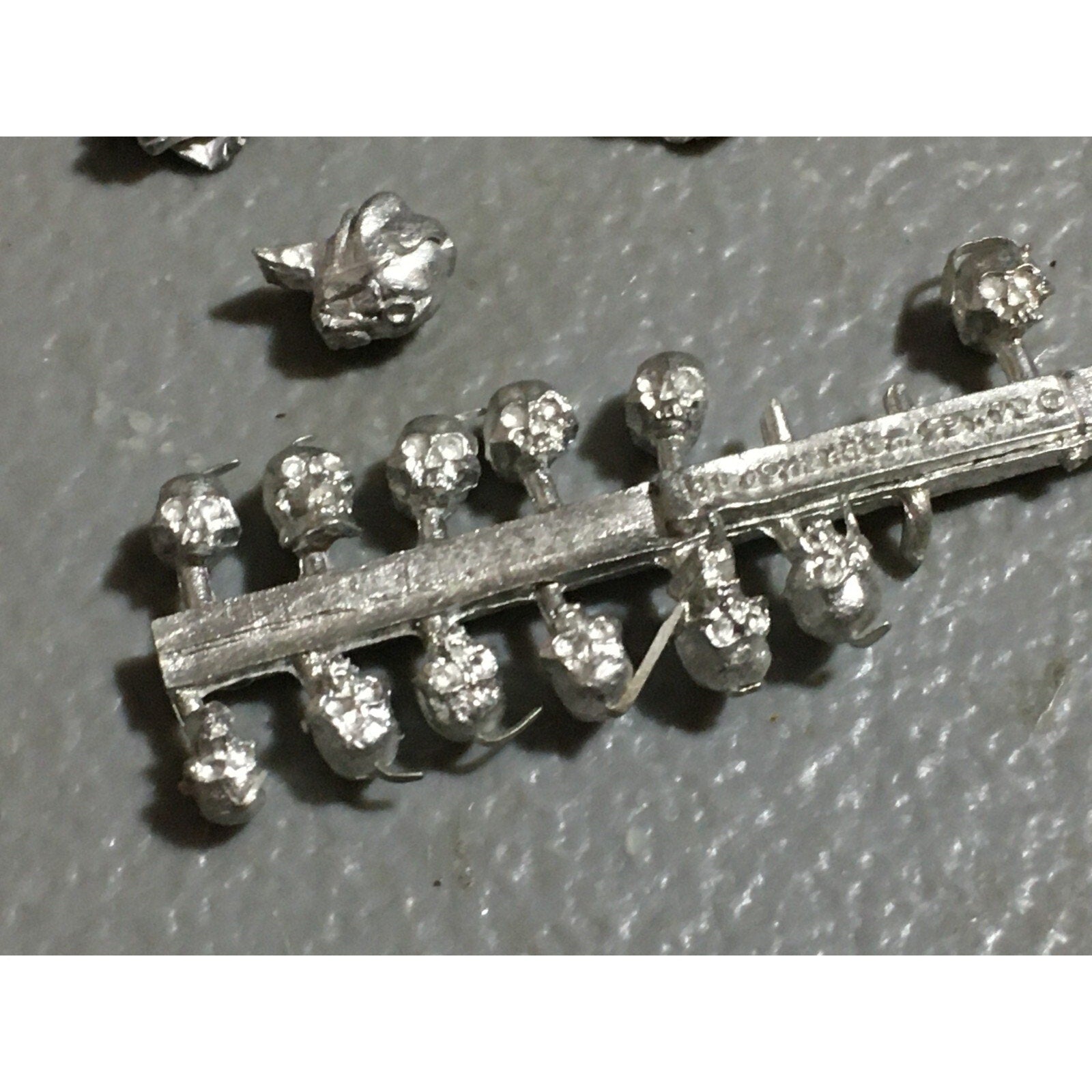 A22408 WARHAMMER FANTASY MIXED METAL BITS LOT HEADS ARMS WEAPONS GW