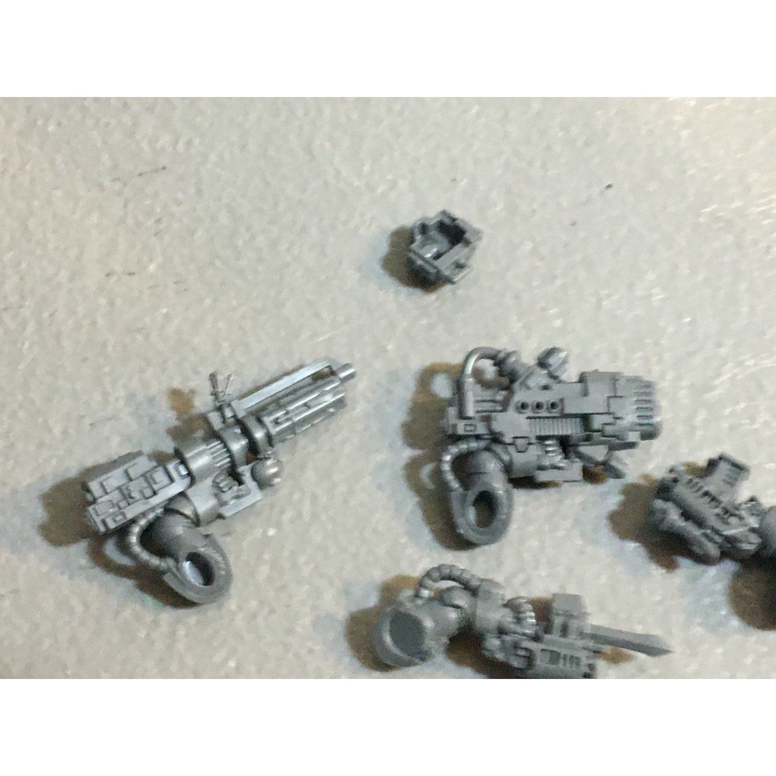 A29423 WARHAMMER 40K SPACE MARINES DARK ANGELS BITS LOT ARMS CLAW HEAVY GW