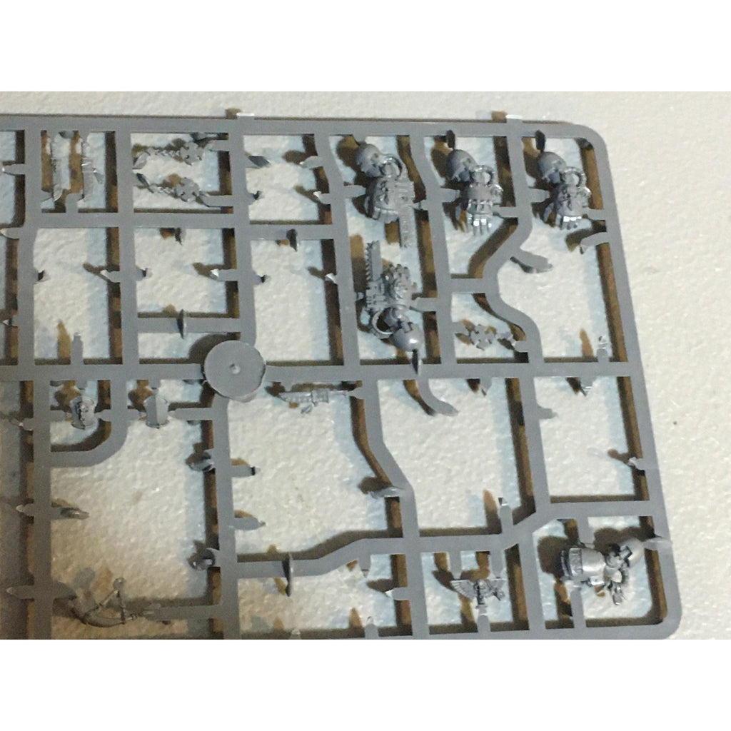 A33681 WARHAMMER 40K SPACE MARINES WOLVES BITS SPRUE LOT TERMINATOR GW