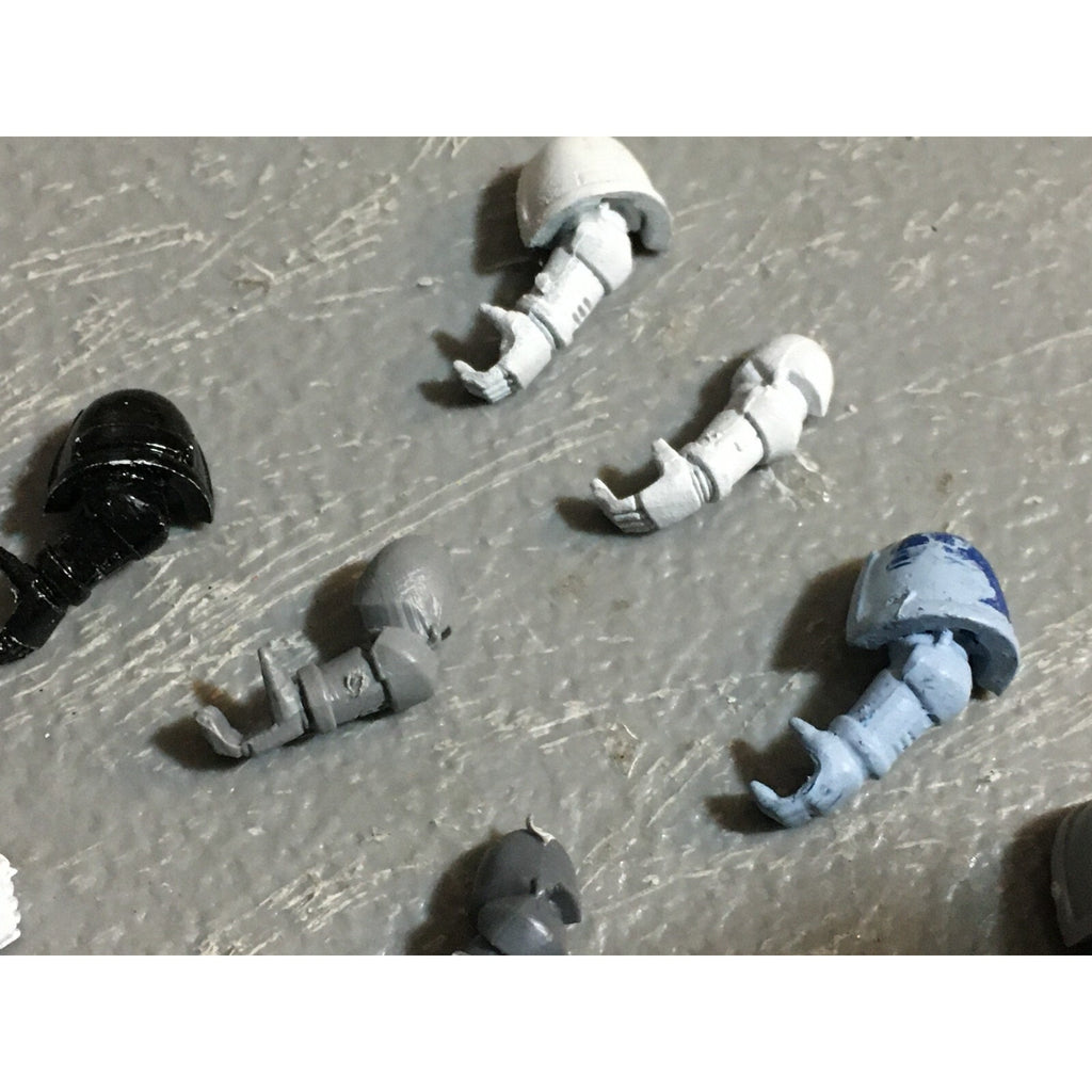 A22957 WARHAMMER 40K SPACE MARINES BITS LOT ARMS GAMES WORKSHOP GW