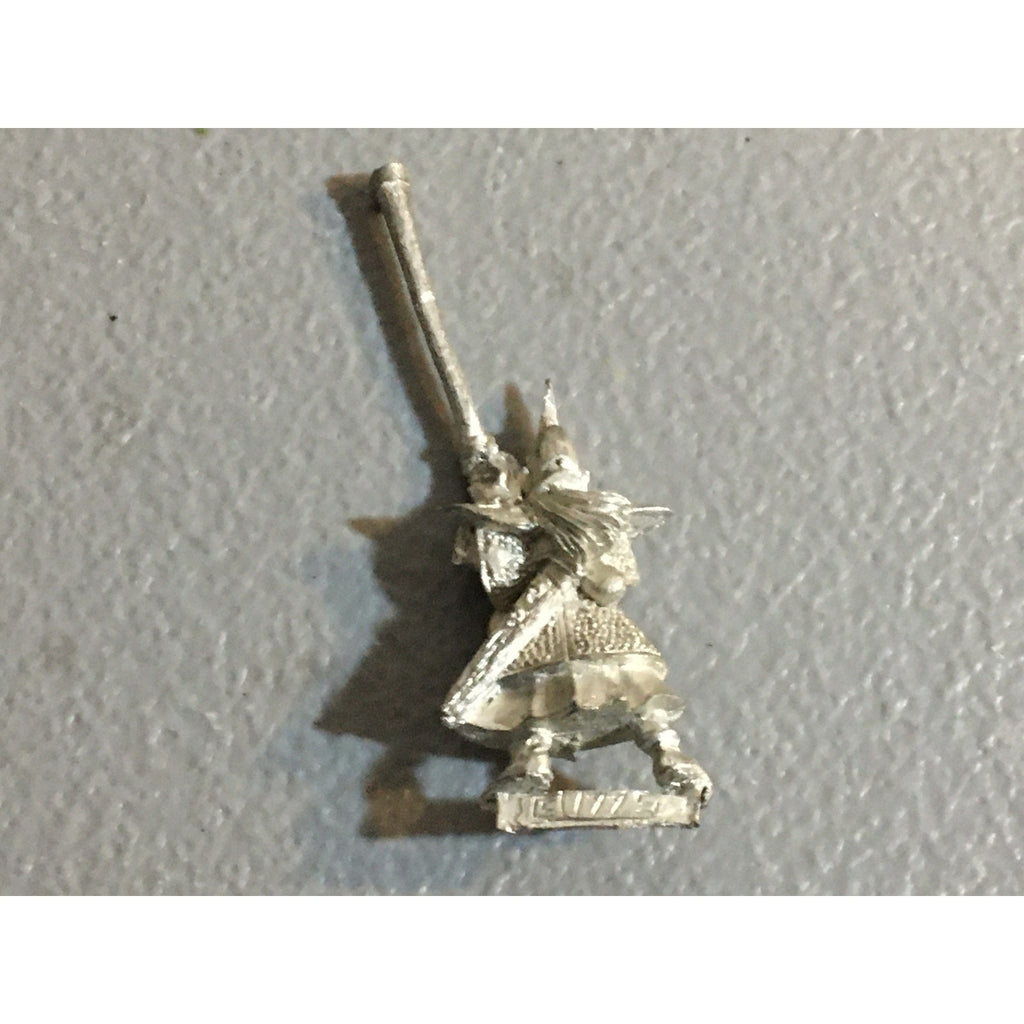 A31493 WARHAMMER FANTASY MARAUDER METAL DARK ELVES WARRIOR STANDARD BEARER GW