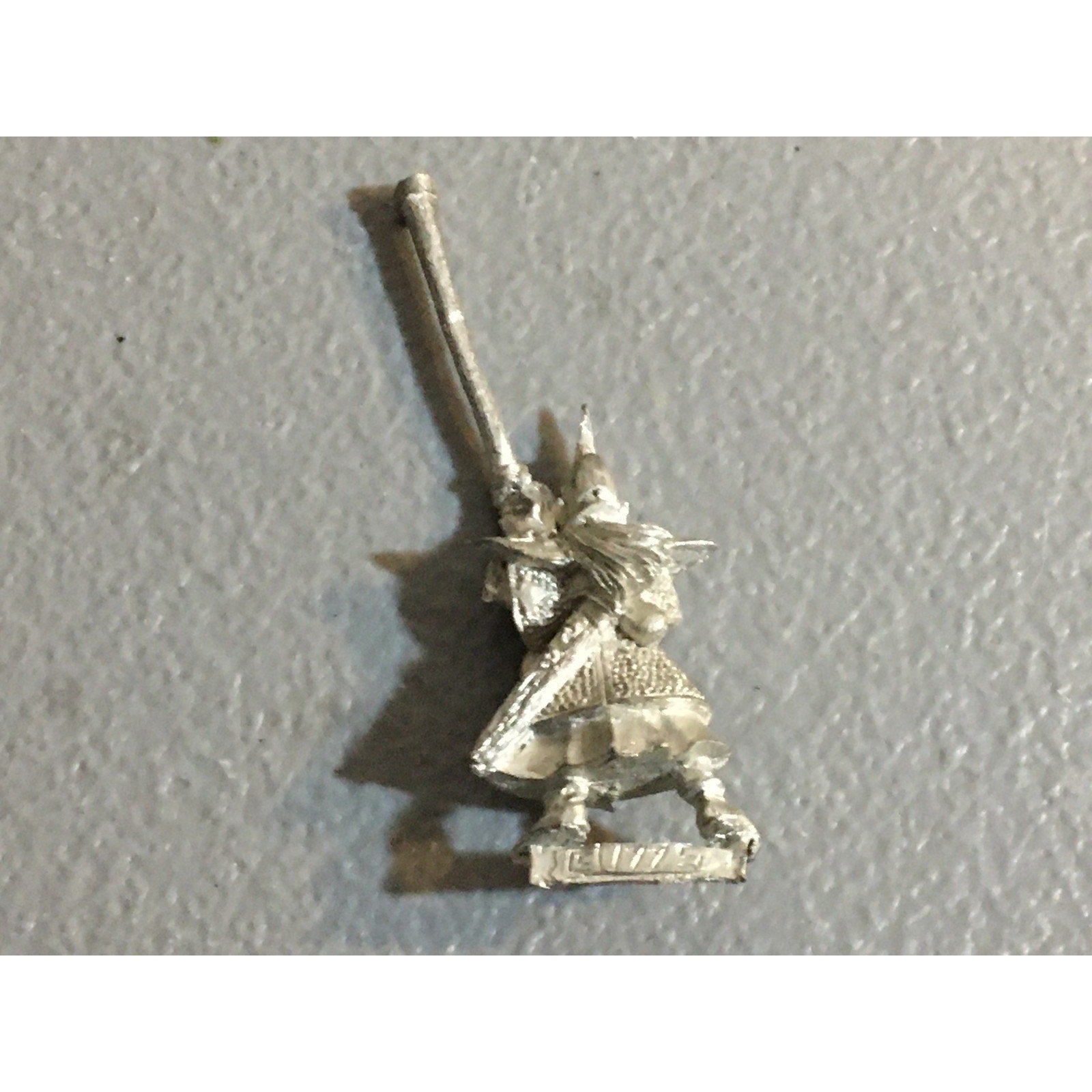 A31493 WARHAMMER FANTASY MARAUDER METAL DARK ELVES WARRIOR STANDARD BEARER GW