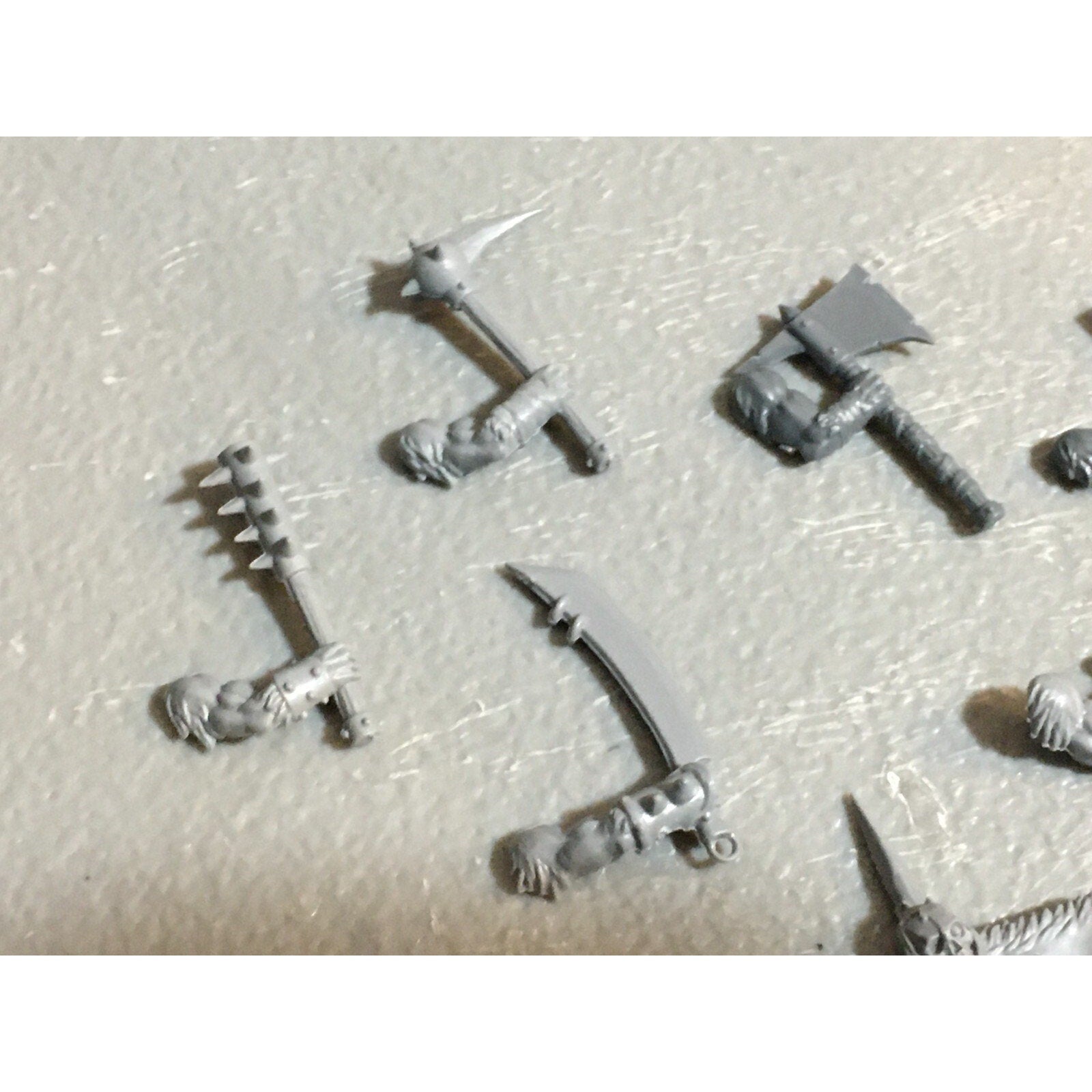 A23123 WARHAMMER FANTASY CHAOS BEASTMEN BITS LOT GORS BANNERS ARMS GW