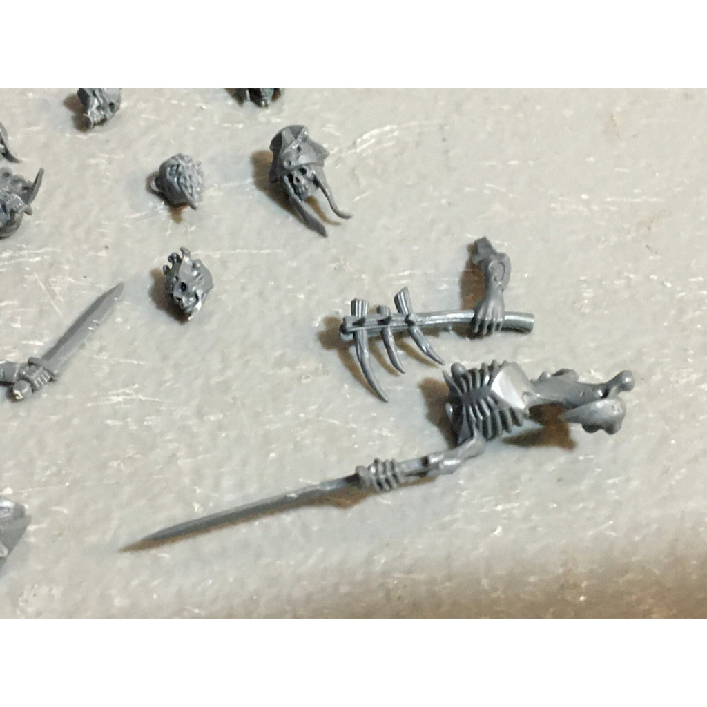 A23230 WARHAMMER FANTASY UNDEAD VAMPIRE COUNTS BITS LOT SKELETON SHIELD HEADS GW