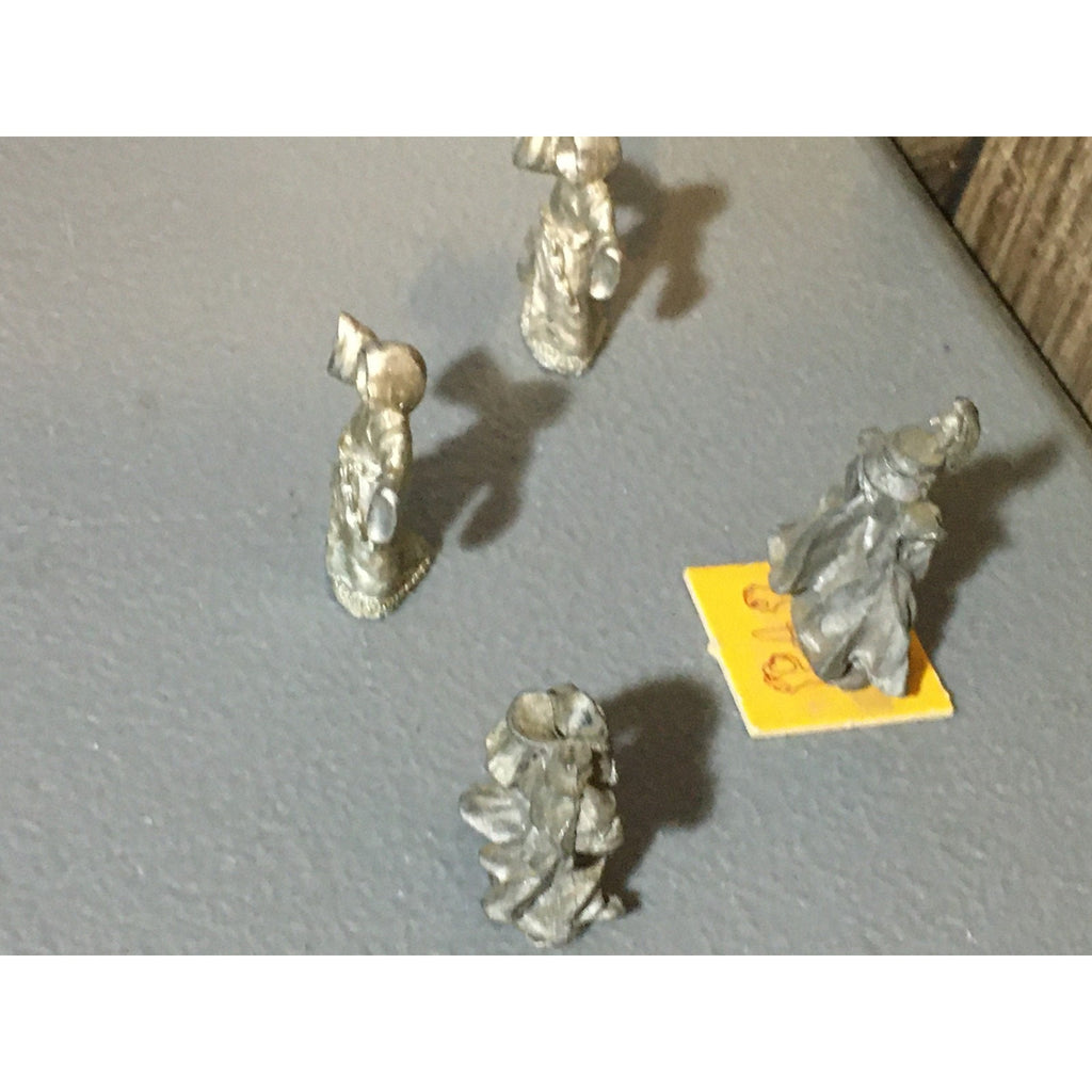 A32528 UNKNOWN METAL MINIATURES ROBED WRIATH GHOST MONK