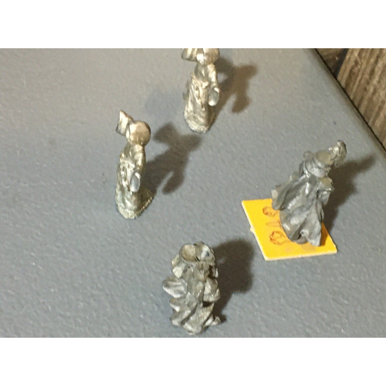 A32528 UNKNOWN METAL MINIATURES ROBED WRIATH GHOST MONK