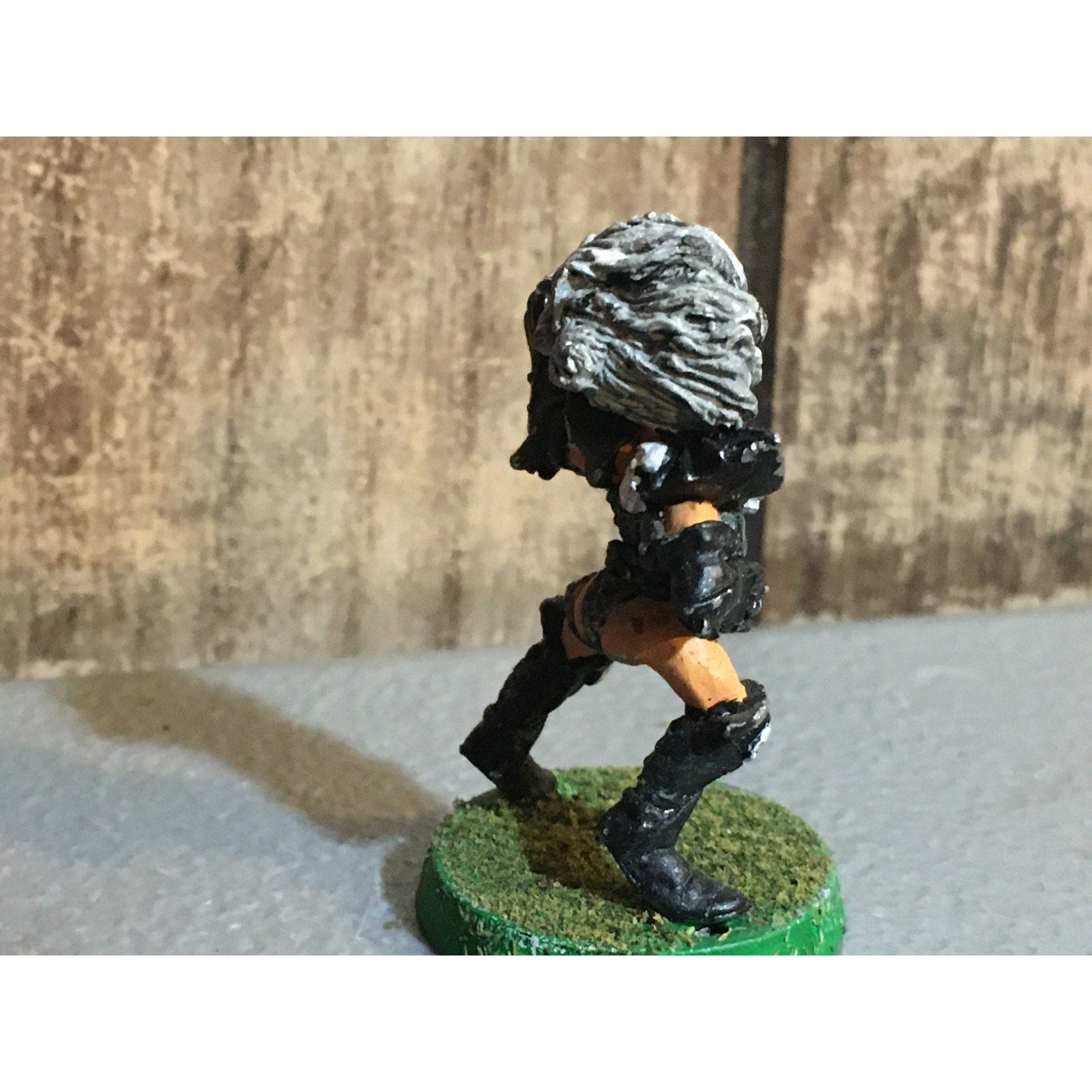 A30120 WARHAMMER BLOOD BOWL METAL DARK ELVES TEAM WITCH ELF PAINT BASE OOP GW