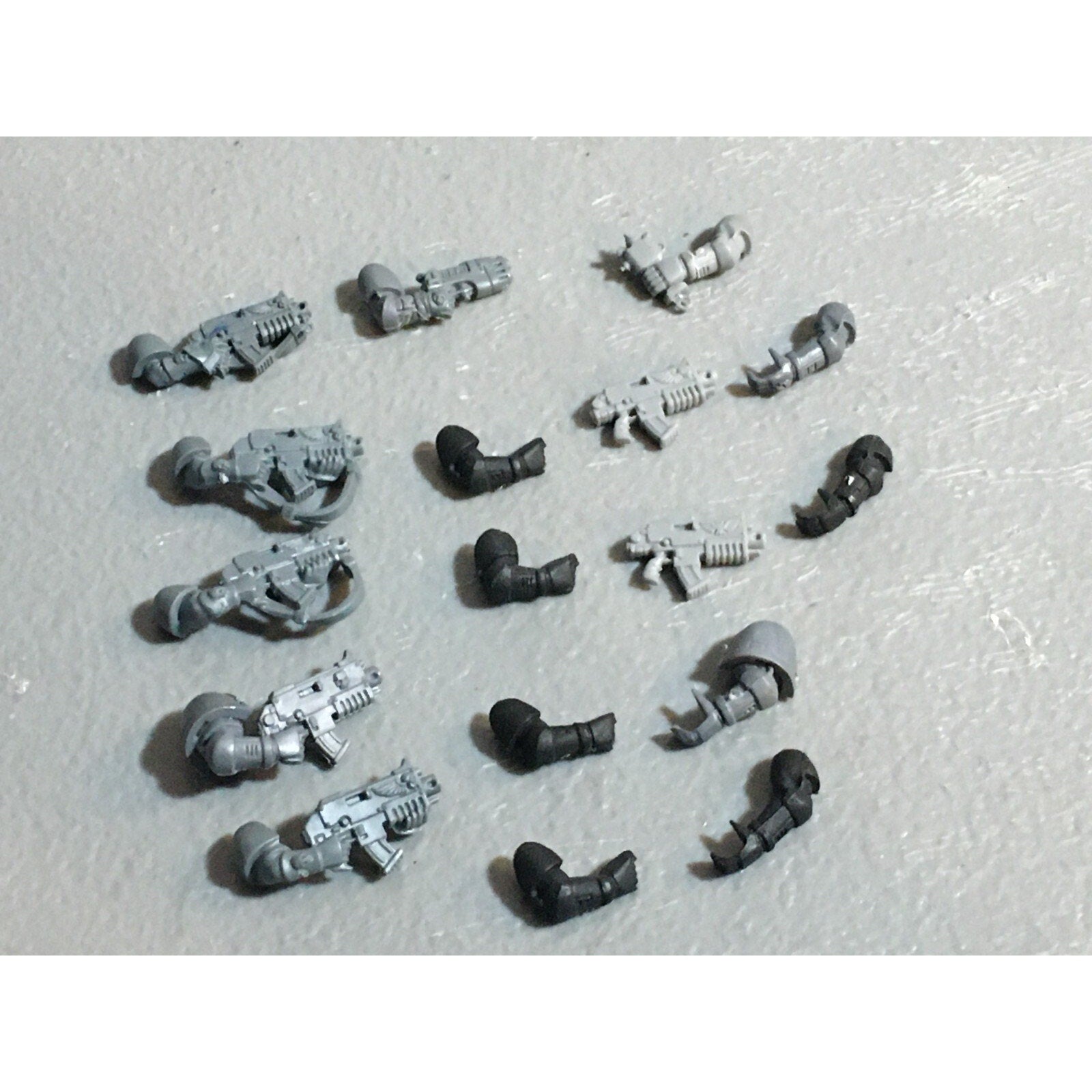 A23076 WARHAMMER 40K SPACE MARINES BITS LOT BOLTERS ARMS GAMES WORKSHOP GW