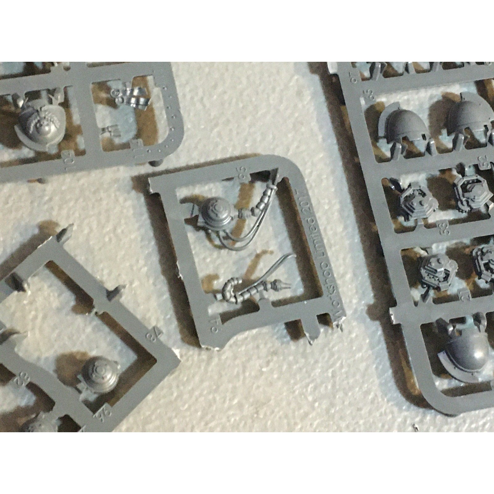 A33673 WARHAMMER 40K SPACE MARINES BITS ON SPRUE LOT PRIMARIS GW GAMES WORKSHOP