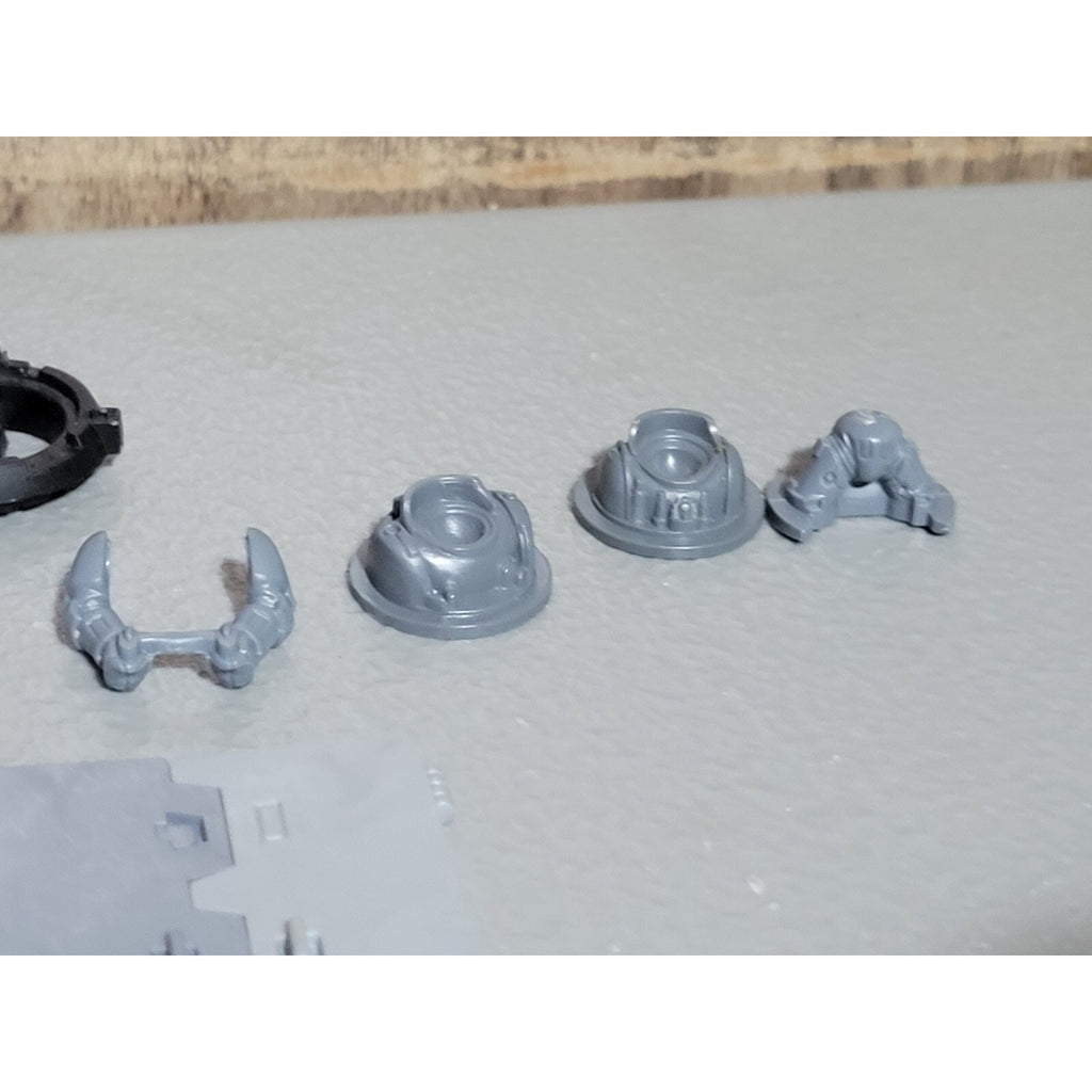 A18902 WARHAMMER 40K SPACE MARINES BITS LOT TANK VEHICLE RHINO RAZORBACK PRED