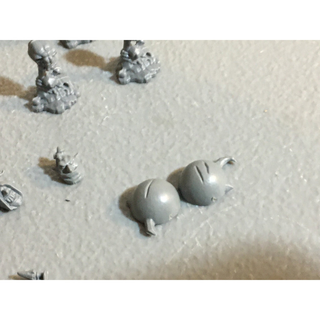 A24983 WARHAMMER FANTASY SKULL PASS OBJECTIVE MARKERS + EXTRA NIGHT GOBLIN BITS