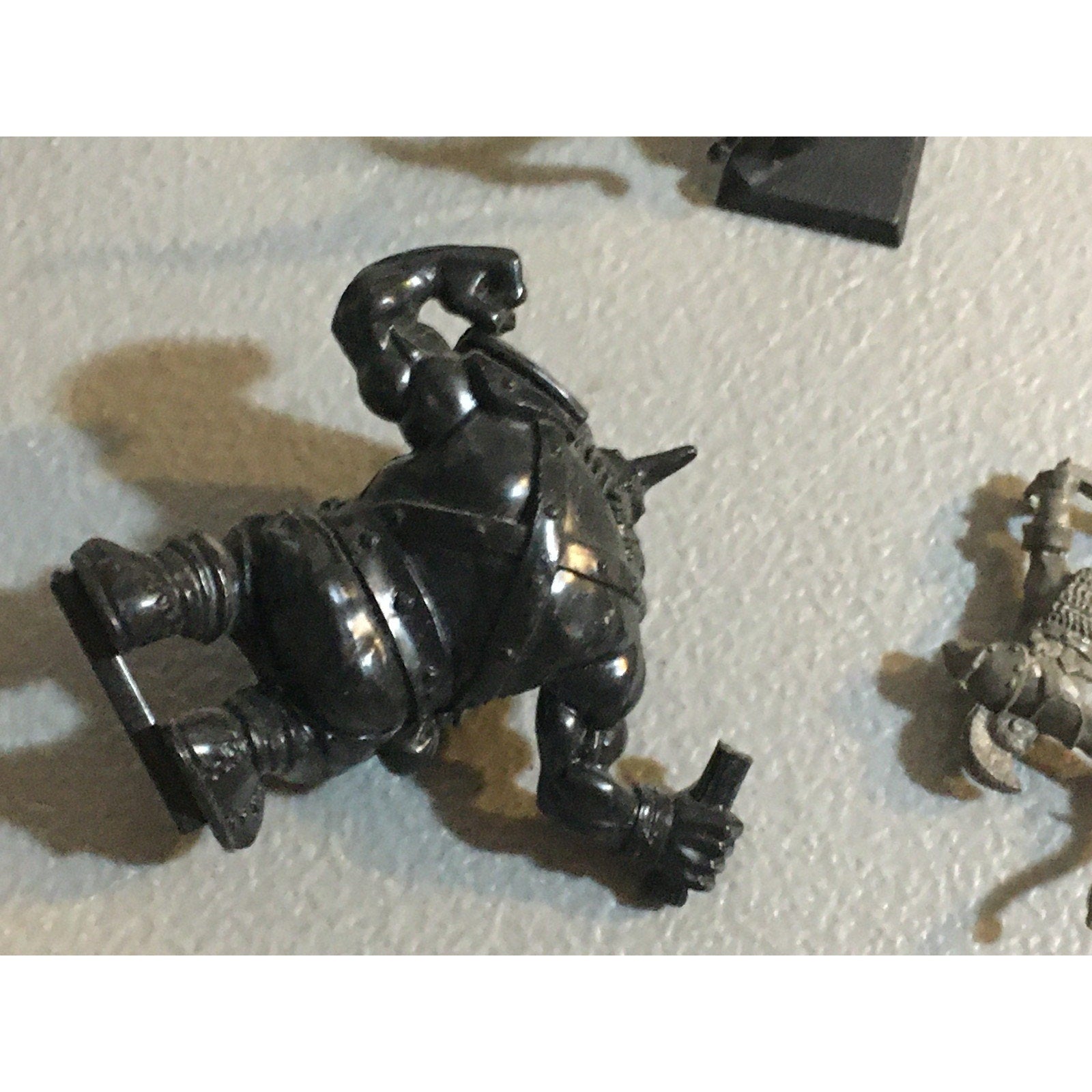 A31465 MILTON BRADLEY BATTLE MASTERS WARHAMMER CHAOS THUG ARCHER & INCOMPLETE