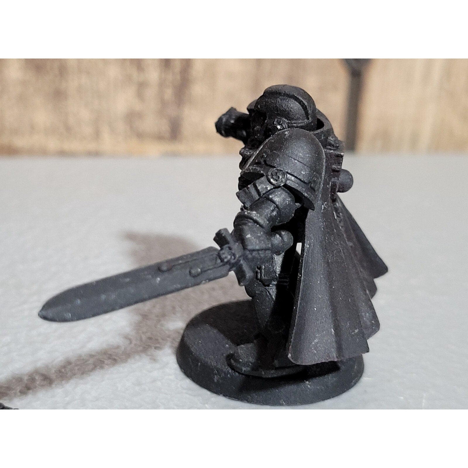 A18416 WARHAMMER 40K SPACE MARINES CAPTAIN LIEUTENANT POWER SWORD MISS BACKPACK