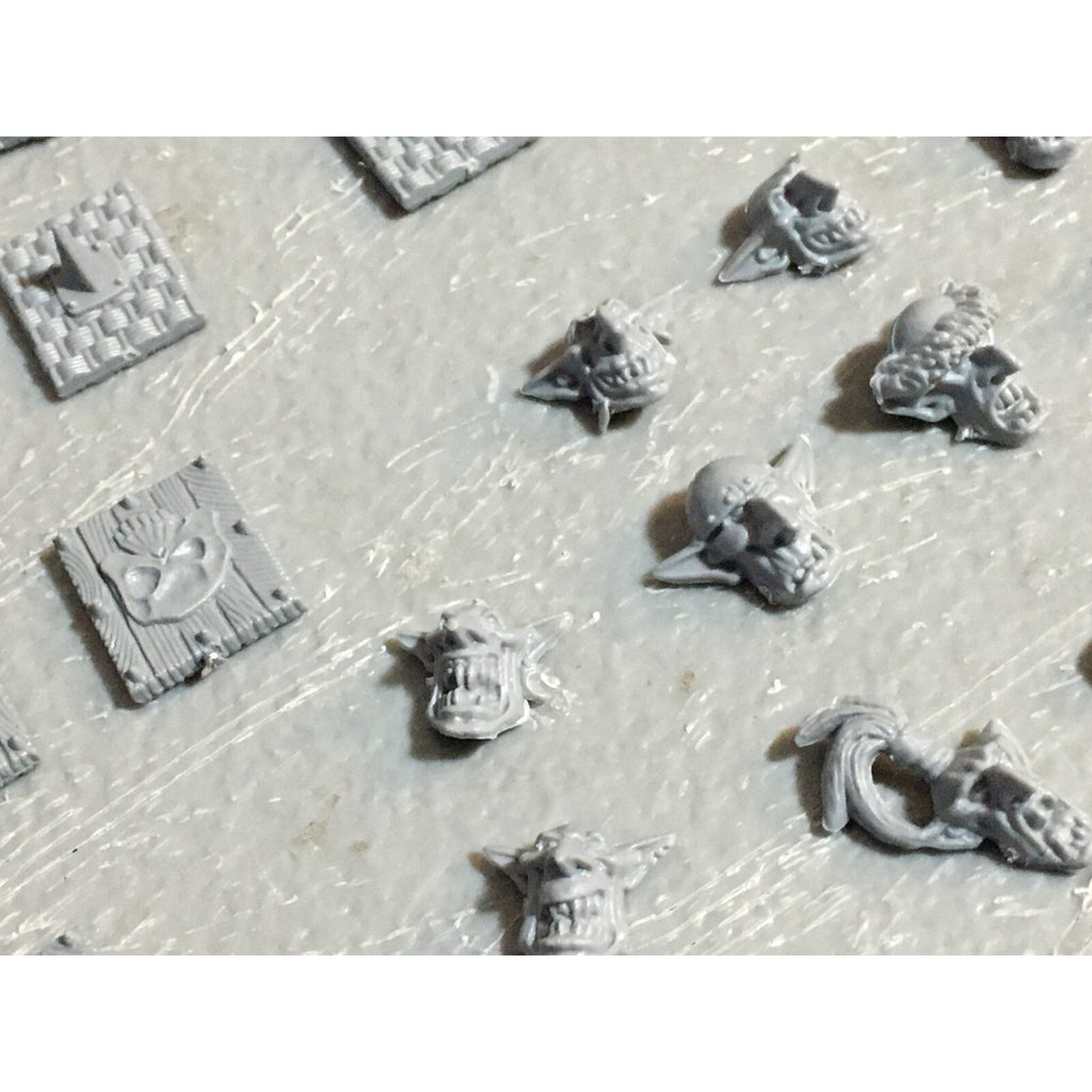 A23395 WARHAMMER FANTASY ORCS & GOBLINS BITS LOT GOBLIN SHIELDS HEADS GW