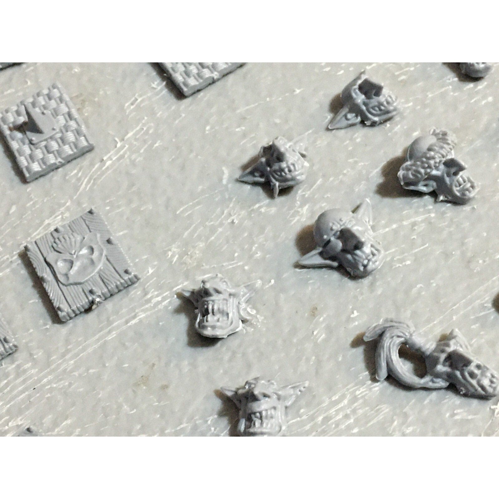 A23395 WARHAMMER FANTASY ORCS & GOBLINS BITS LOT GOBLIN SHIELDS HEADS GW