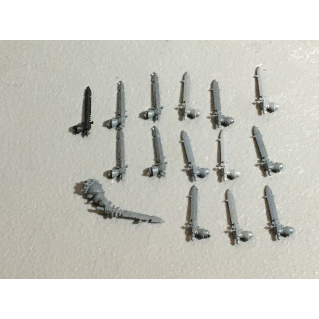 A22221 WARHAMMER FANTASY CHAOS MORTALS BITS LOT SWORD HANDS GAMES WORKSHOP