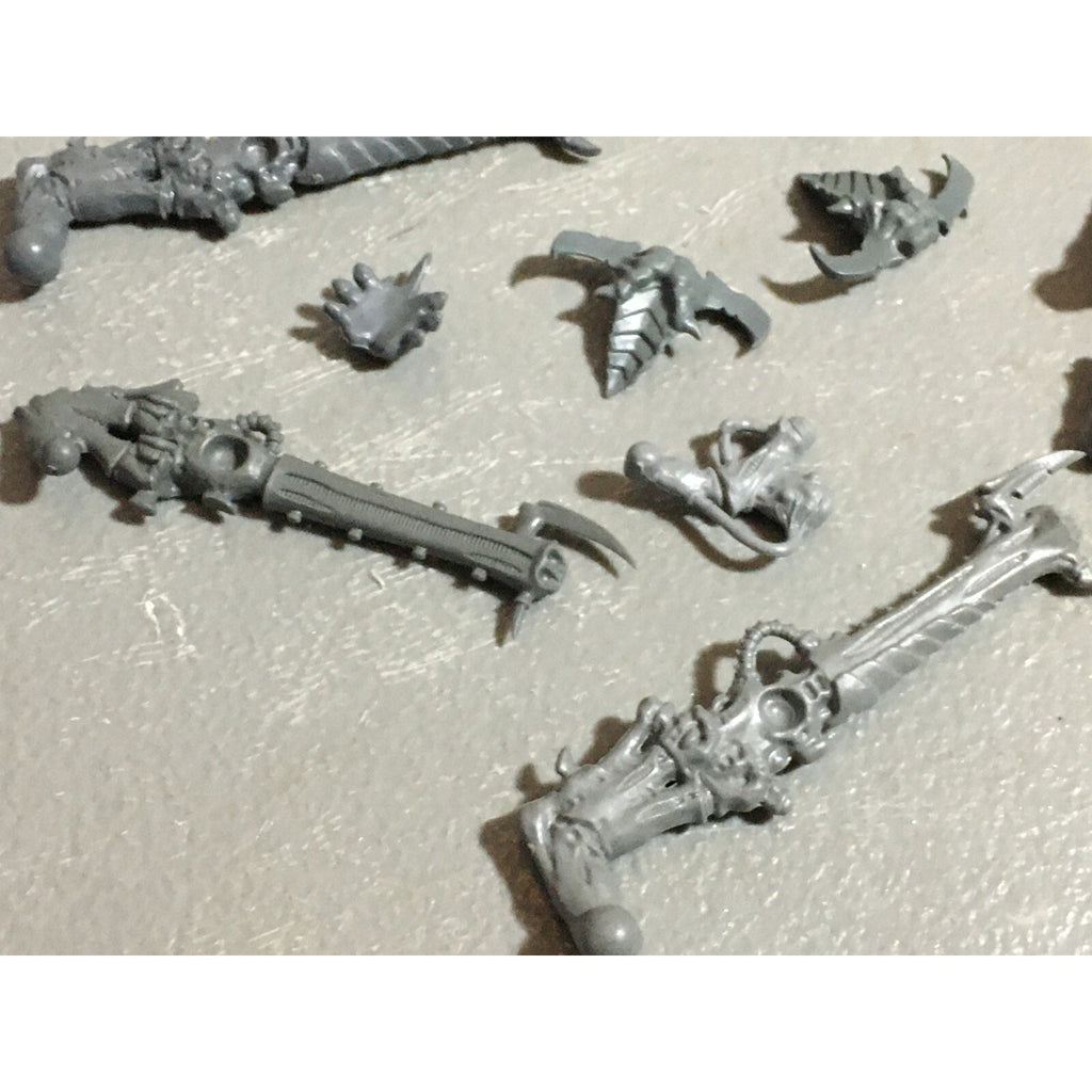A22318 WARHAMMER 40K TYRANIDS BITS LOT MIXED GAMES WORKSHOP GW