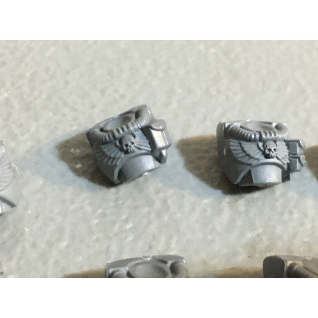 A33844 WARHAMMER 40K SPACE MARINES BITS LOT SCOUTS TORSO CHEST GW
