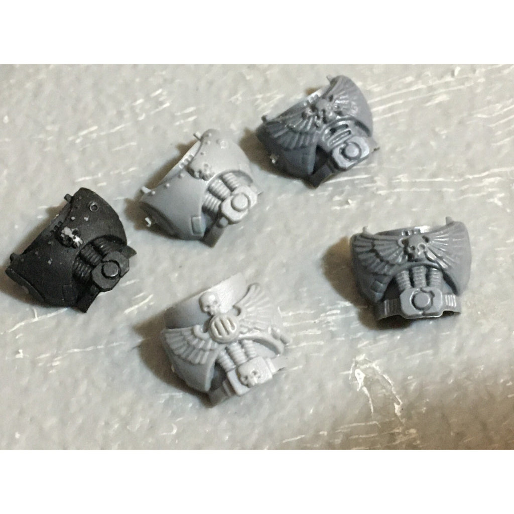 A23089 WARHAMMER 40K SPACE MARINES BITS LOT MIXED MISSILE TORSOS SHOULDERS GW