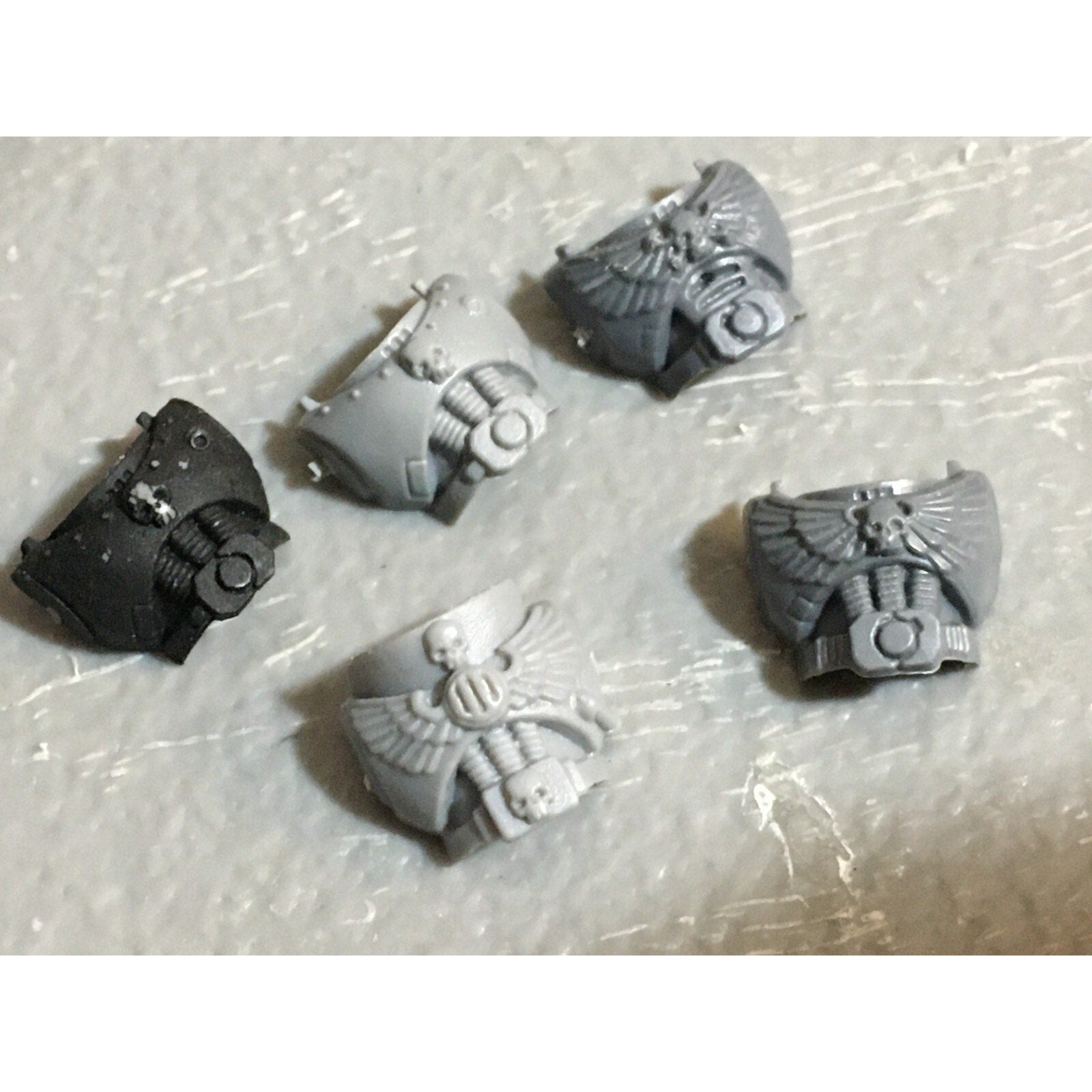 A23089 WARHAMMER 40K SPACE MARINES BITS LOT MIXED MISSILE TORSOS SHOULDERS GW