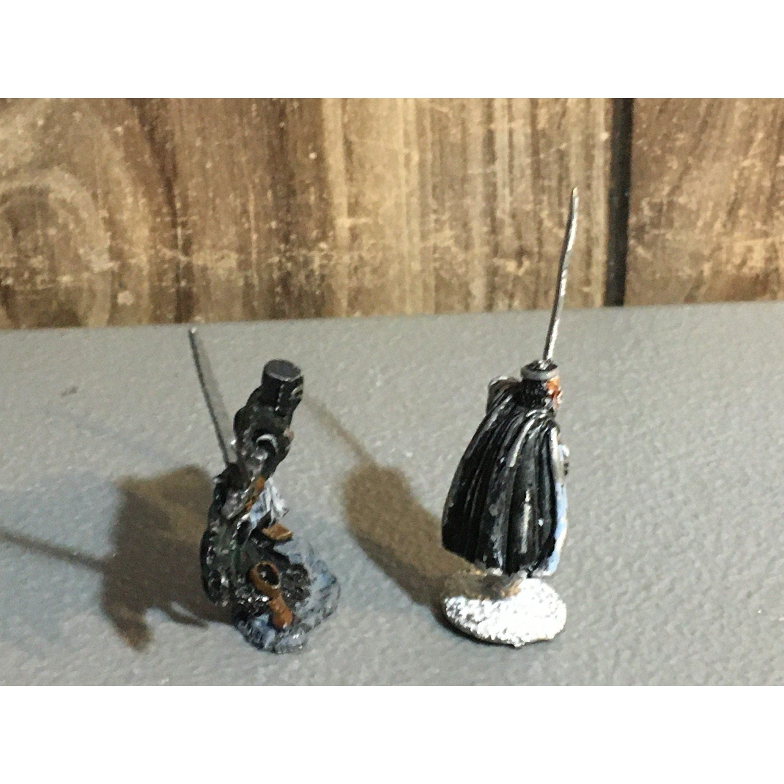 A24857 UNBRANDED METAL TABLETOP OLD OOP D&D FANTASY KNIGHTS SWORDSMEN MINIATURES