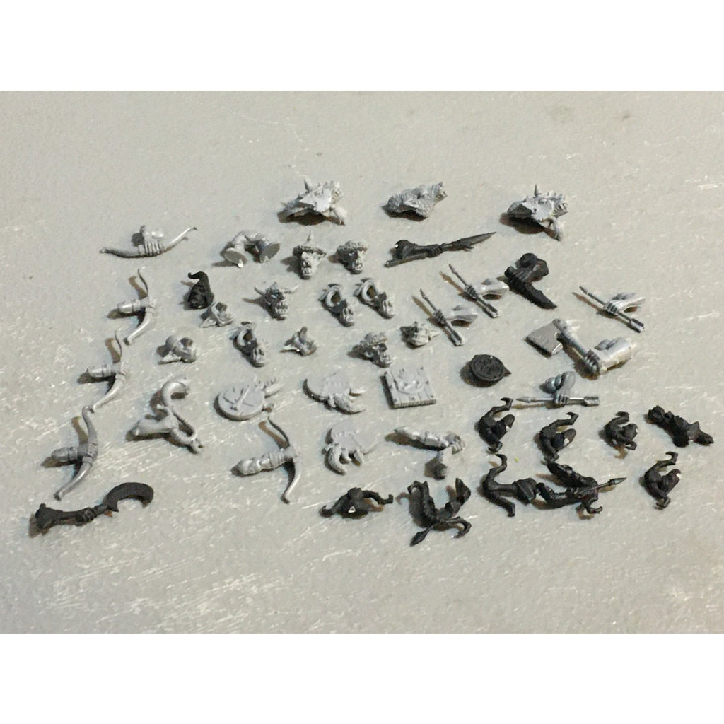 A27514 WARHAMMER FANTASY ORCS & GOBLINS BITS LOT SHIELDS BOWS HEADS GW