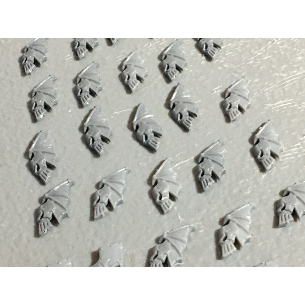 A22068 WARHAMMER FANTASY DARK ELVES BITS LOT SHIELD ICONS GAMES WORKSHOP GW
