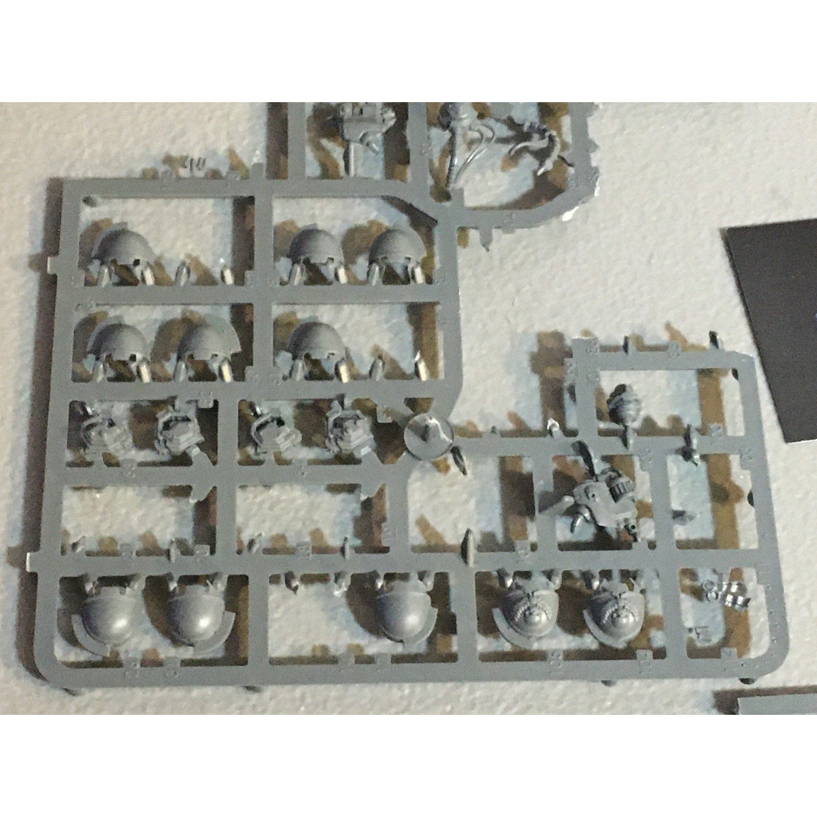 A33673 WARHAMMER 40K SPACE MARINES BITS ON SPRUE LOT PRIMARIS GW GAMES WORKSHOP
