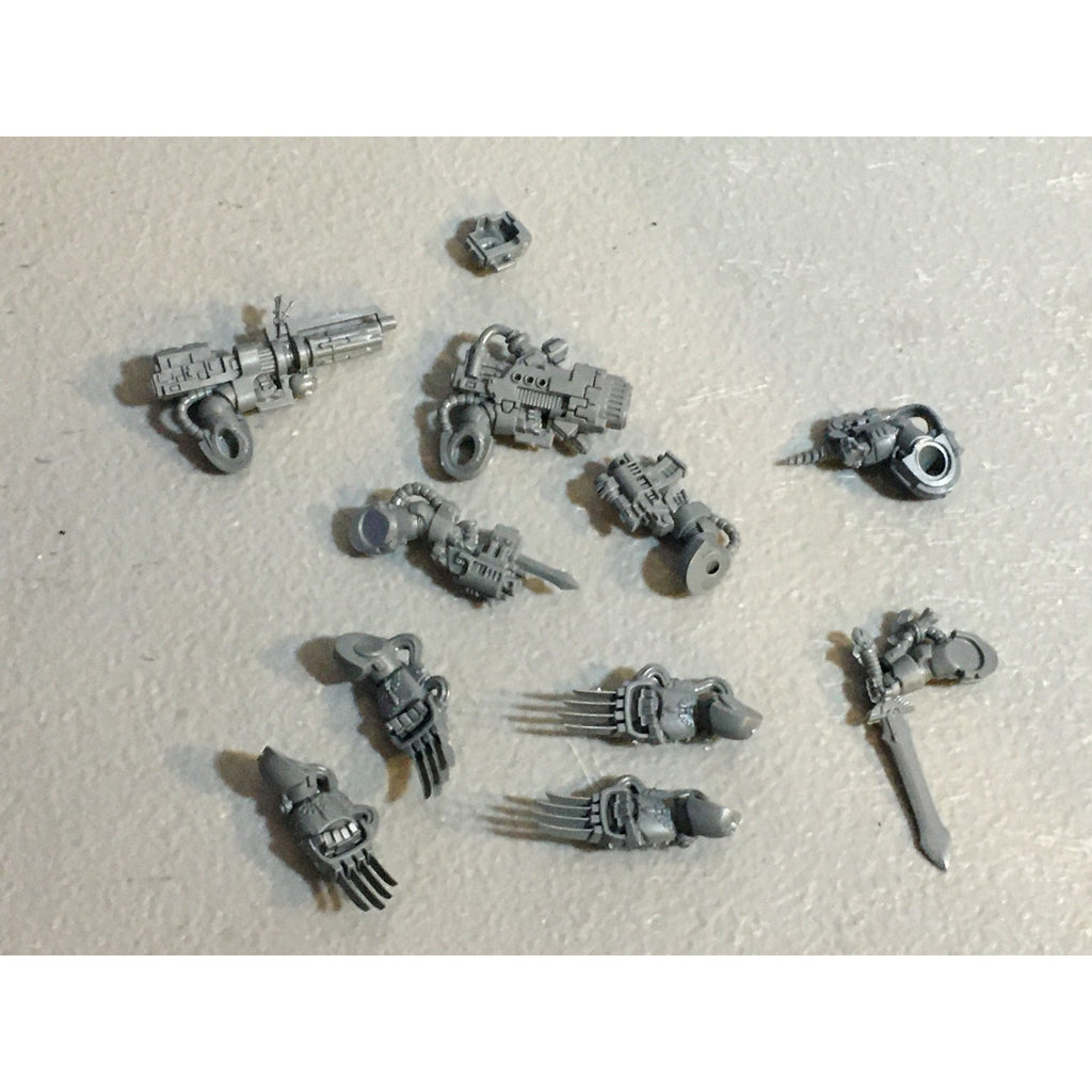A29423 WARHAMMER 40K SPACE MARINES DARK ANGELS BITS LOT ARMS CLAW HEAVY GW