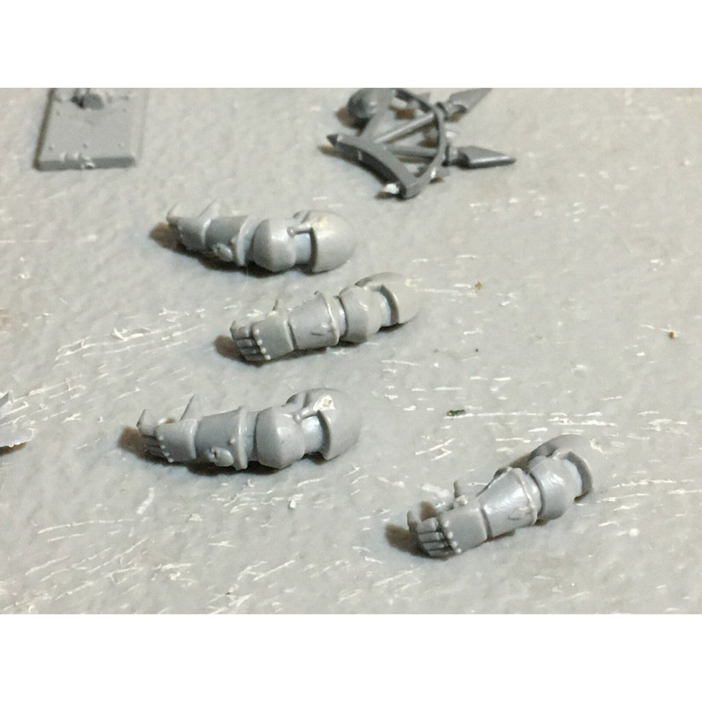 A23465 WARHAMMER 40K CHAOS SPACE MARINES BITS LOT MIXED VEHICLE ARMS GW