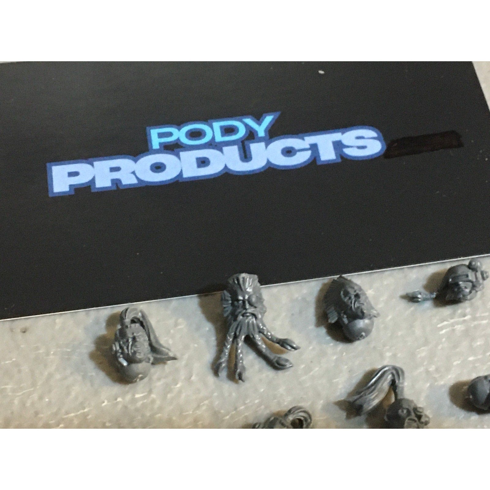 A33577 WARHAMMER 40K SPACE MARINES WOLVES BITS LOT HEADS GW GAMES WORKSHOP