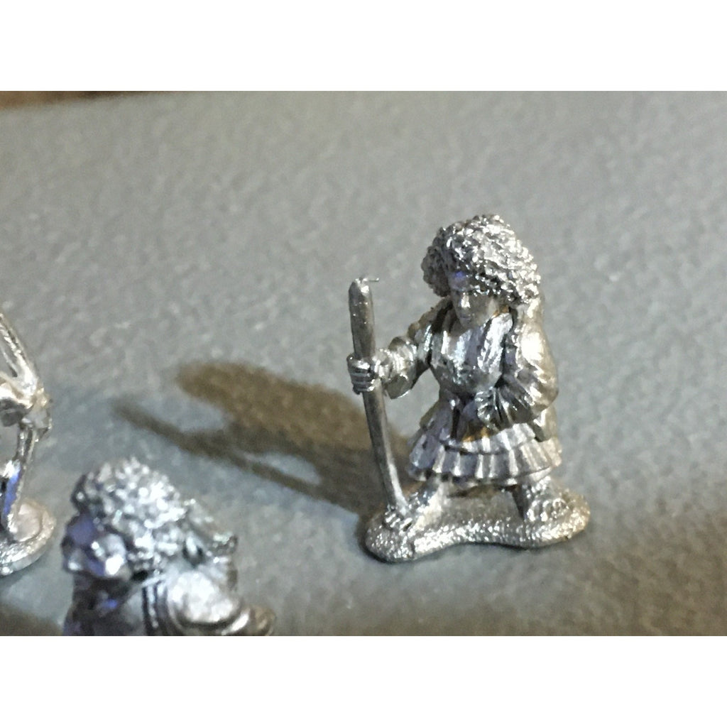 A32706 ALTERNATIVE ARMIES METAL MINIATURES CA2 HALFLING WALKING PARTY