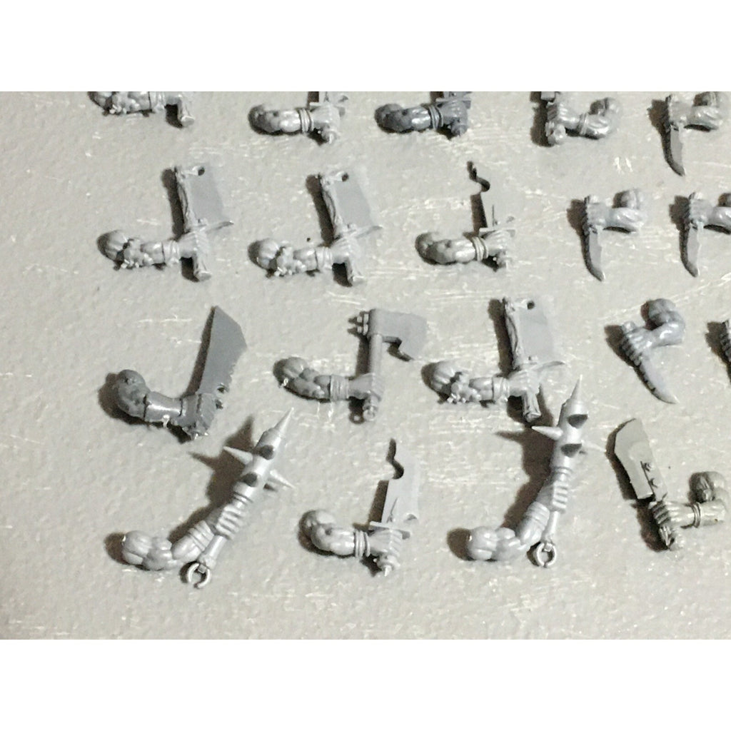 A22611 WARHAMMER FANTASY ORCS & GOBLINS BITS LOT ORC BOYZ HAND WEAPONS GW