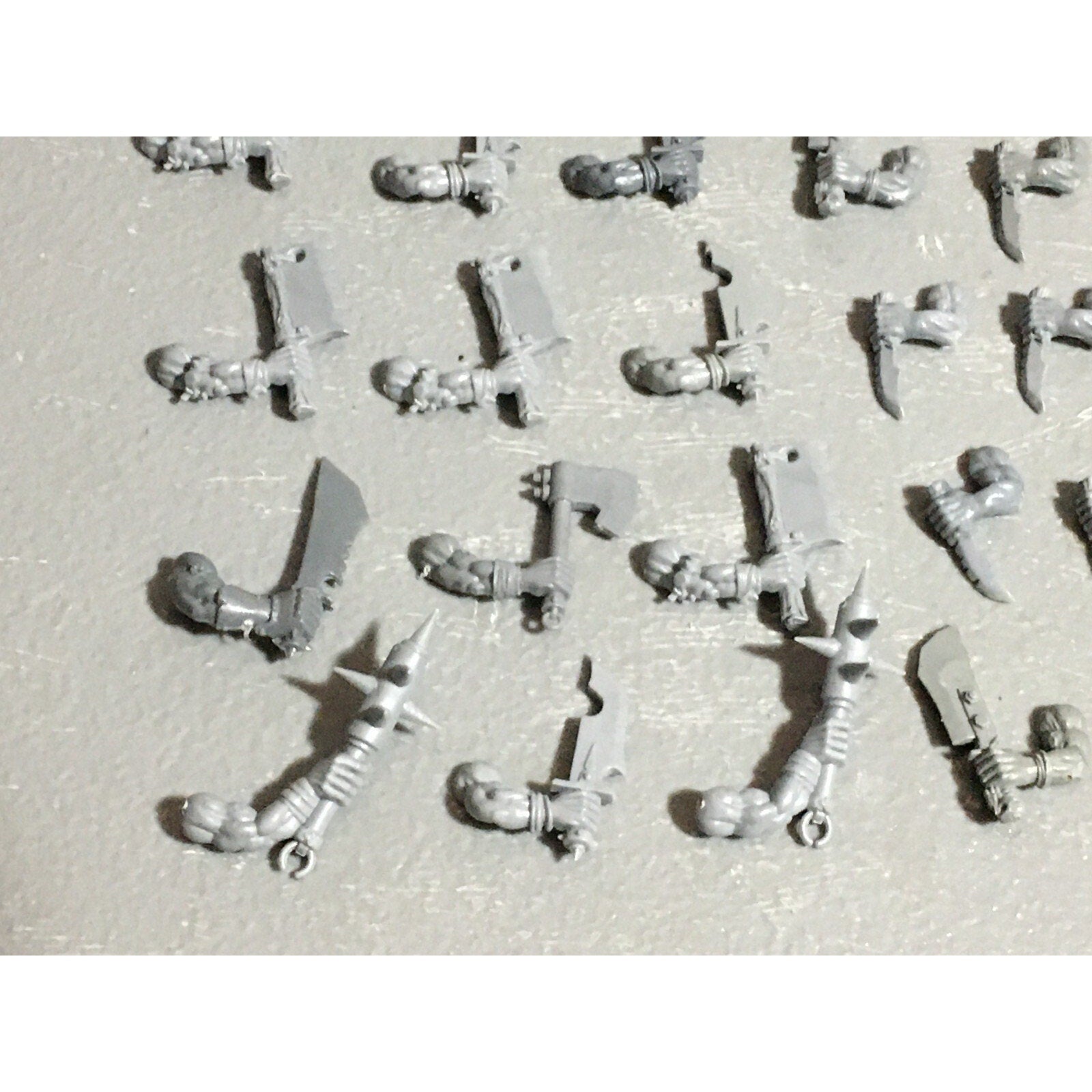 A22611 WARHAMMER FANTASY ORCS & GOBLINS BITS LOT ORC BOYZ HAND WEAPONS GW