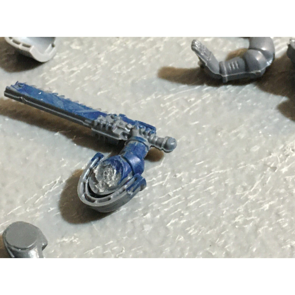 A23089 WARHAMMER 40K SPACE MARINES BITS LOT MIXED MISSILE TORSOS SHOULDERS GW