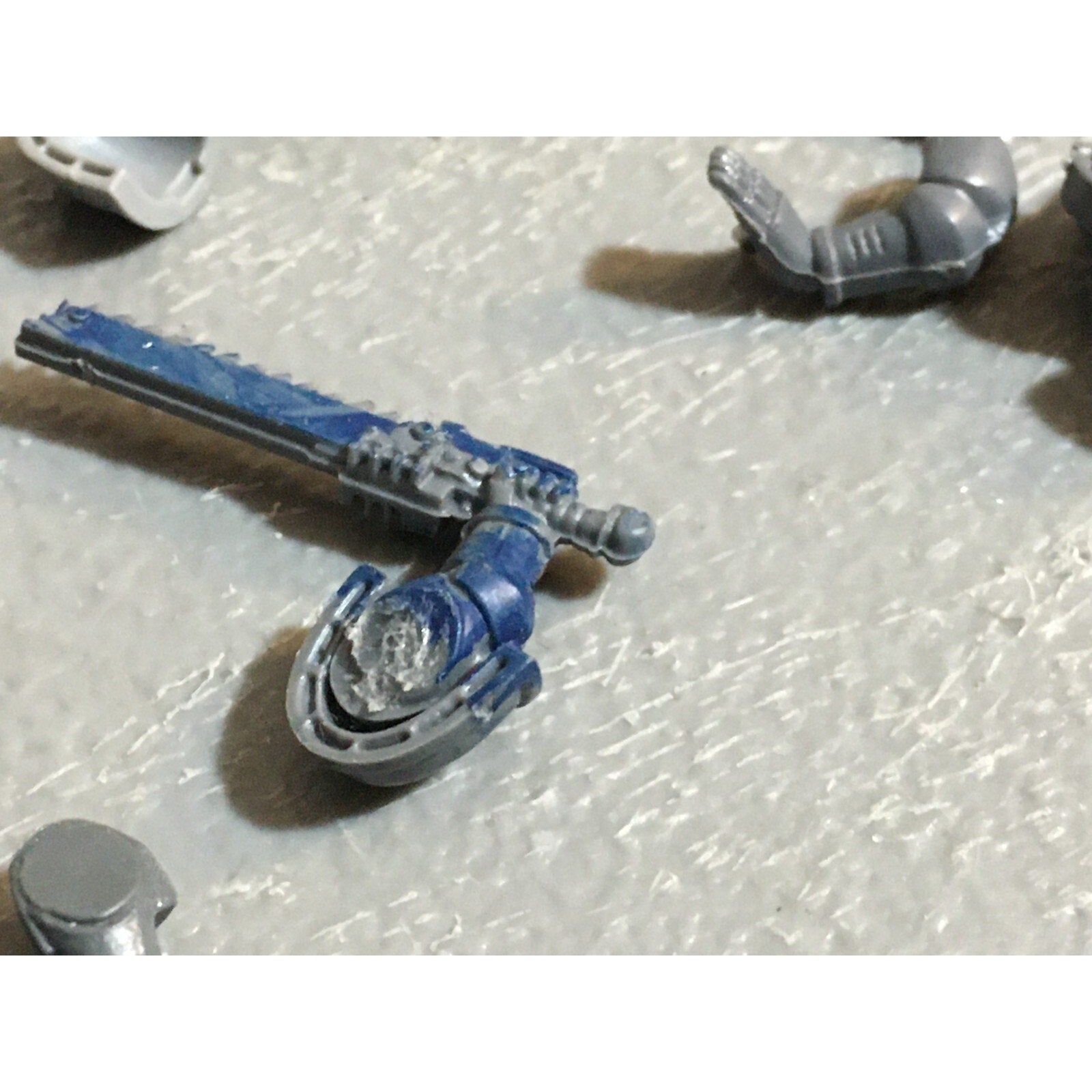 A23089 WARHAMMER 40K SPACE MARINES BITS LOT MIXED MISSILE TORSOS SHOULDERS GW