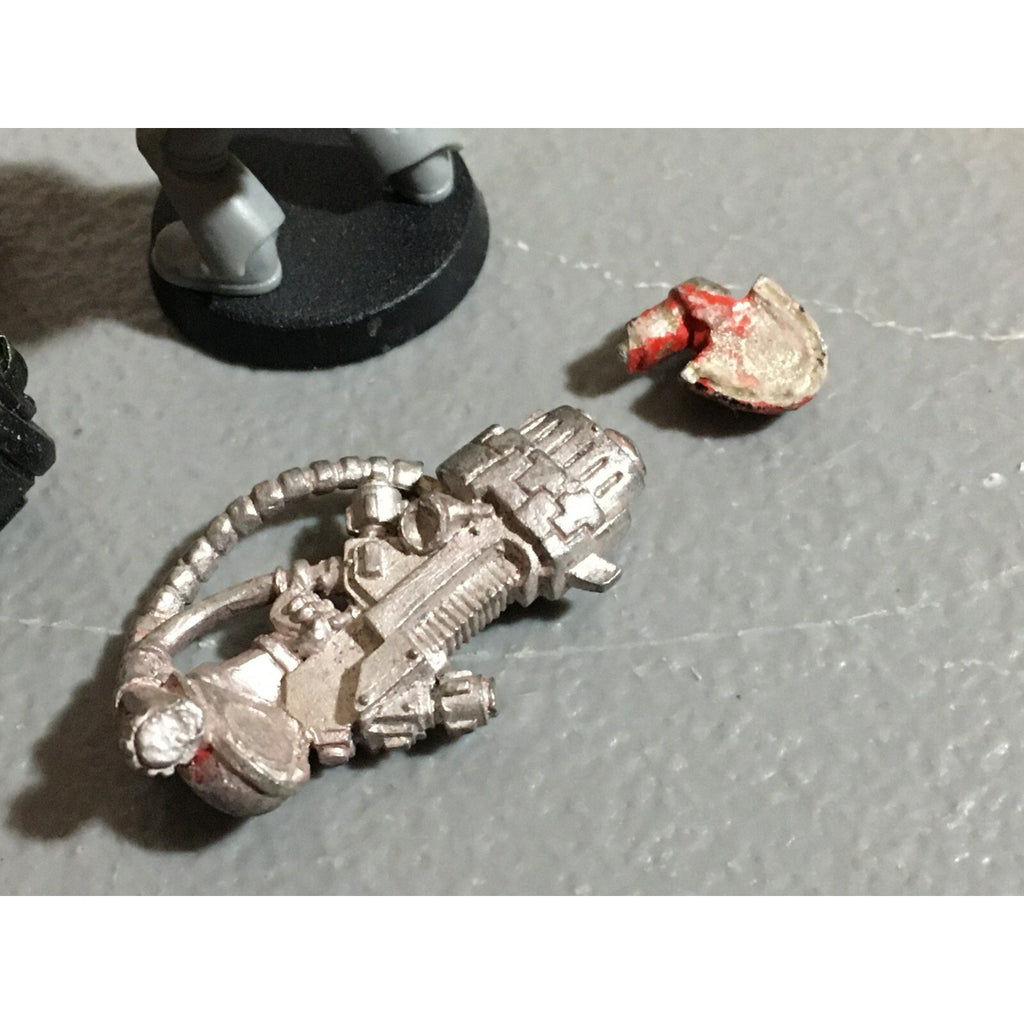 A21010 WARHAMMER 40K SPACE MARINES METAL DEVASTATORS MISS 1 ARM PLASTIC BODIES