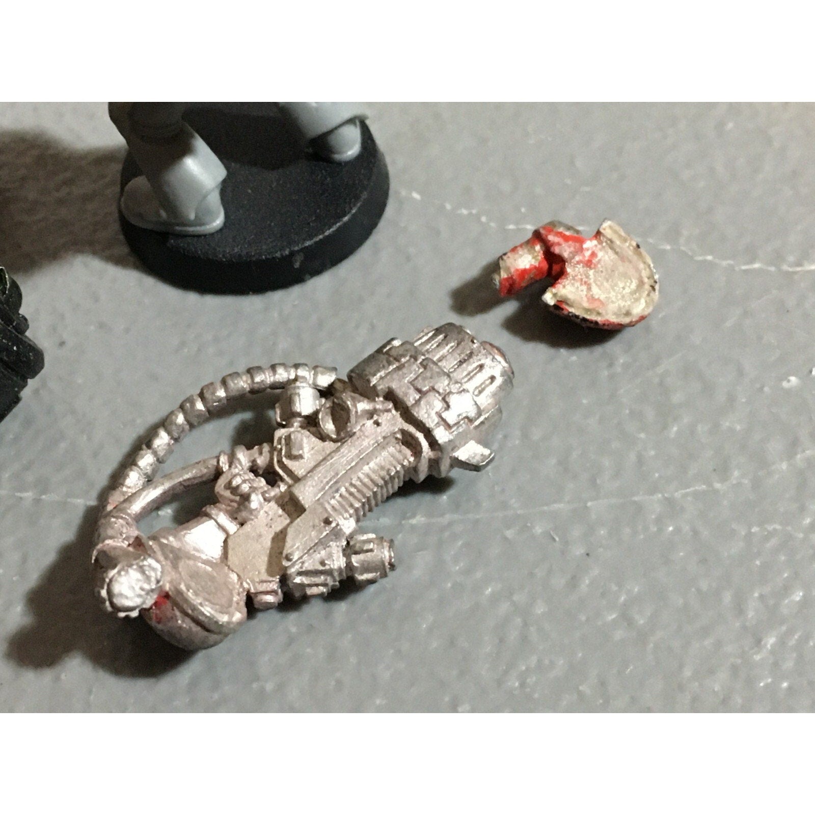 A21010 WARHAMMER 40K SPACE MARINES METAL DEVASTATORS MISS 1 ARM PLASTIC BODIES