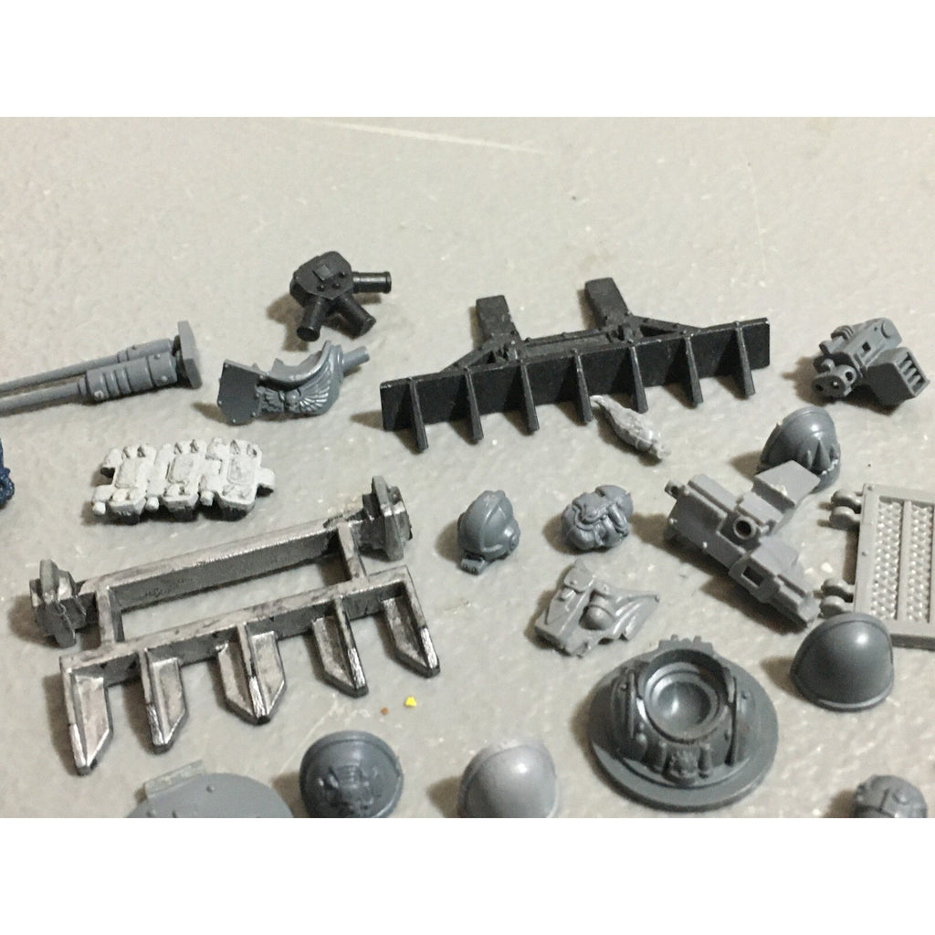 A19802 WARHAMMER 40K SPACE MARINES BITS LOT ARMS VEHICLE