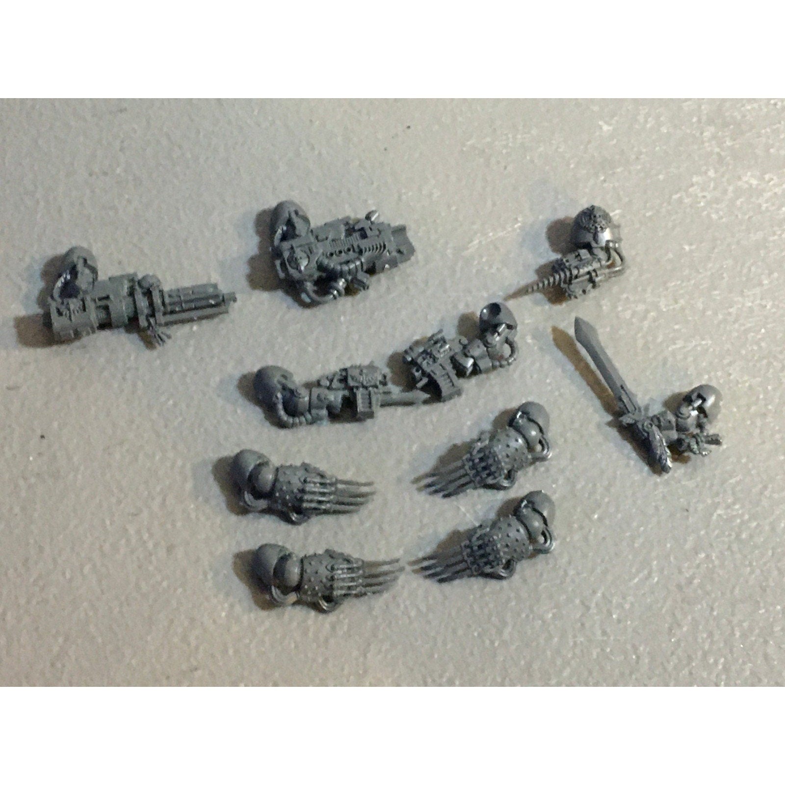 A29423 WARHAMMER 40K SPACE MARINES DARK ANGELS BITS LOT ARMS CLAW HEAVY GW
