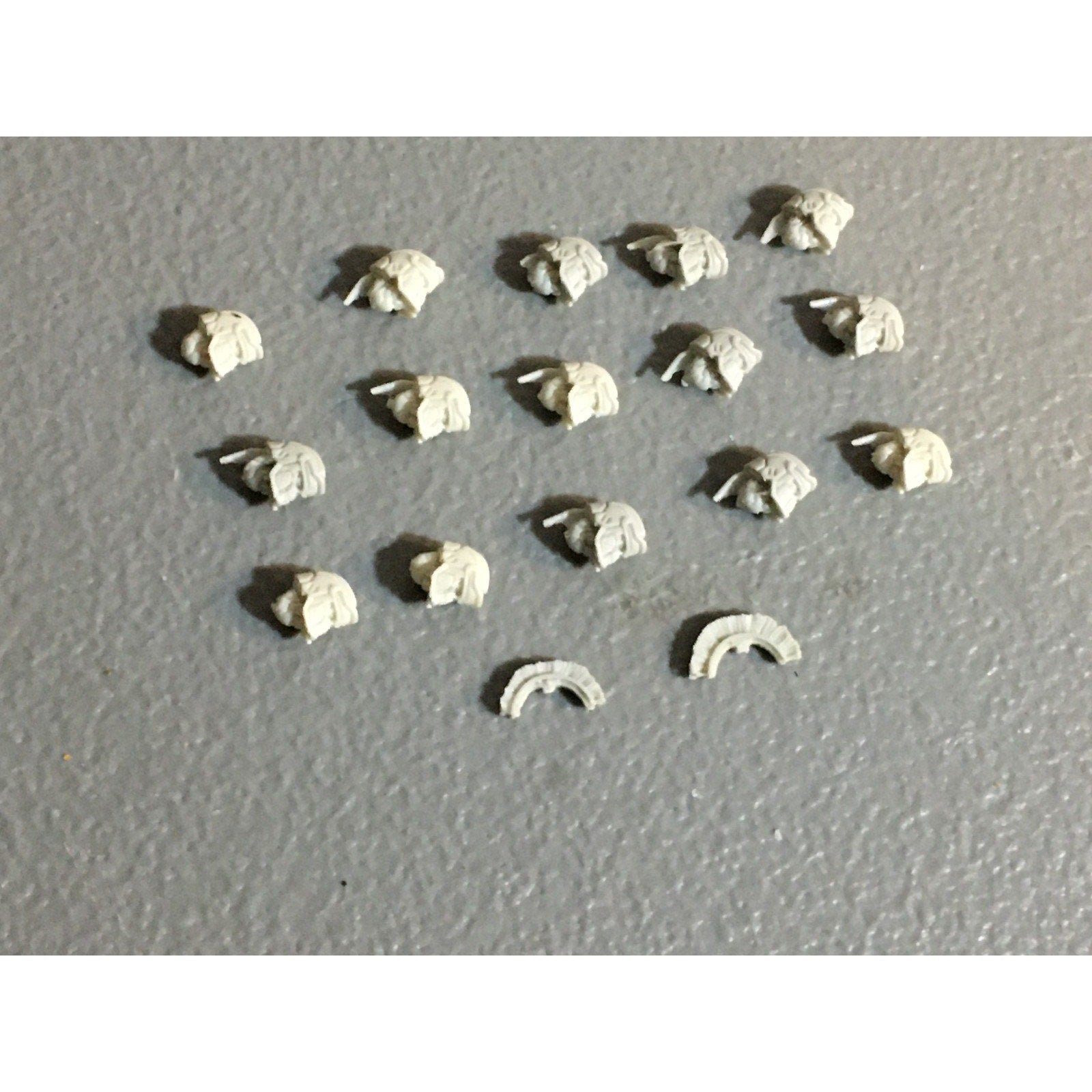 A32539 PUPPETSWAR MINIATURES PLASTIC FANTASY SPARTAN HELMET HEADS BITS PACK LOT